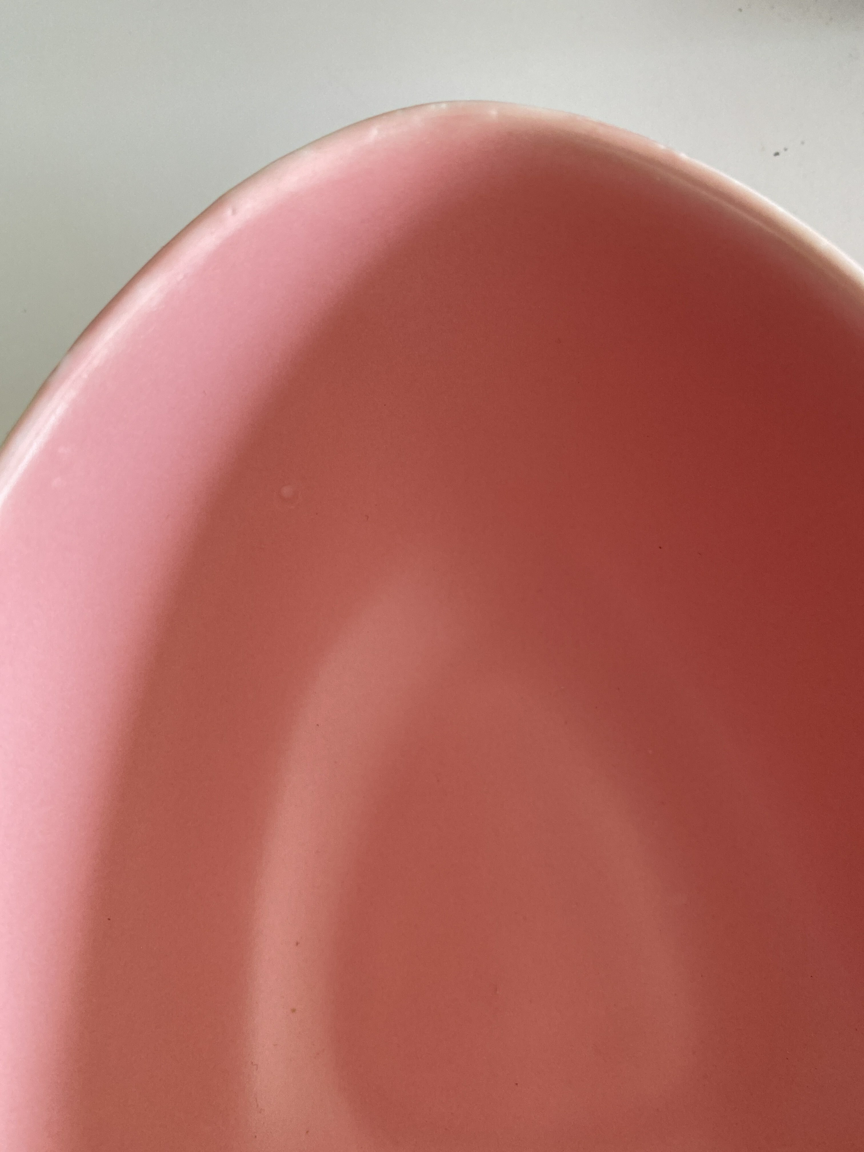 Фотография покупателя товара Салатник керамический нестандартной формы «Розовая», 15.5 х 14 см, 650 мл, цвет розовый - Фото 2