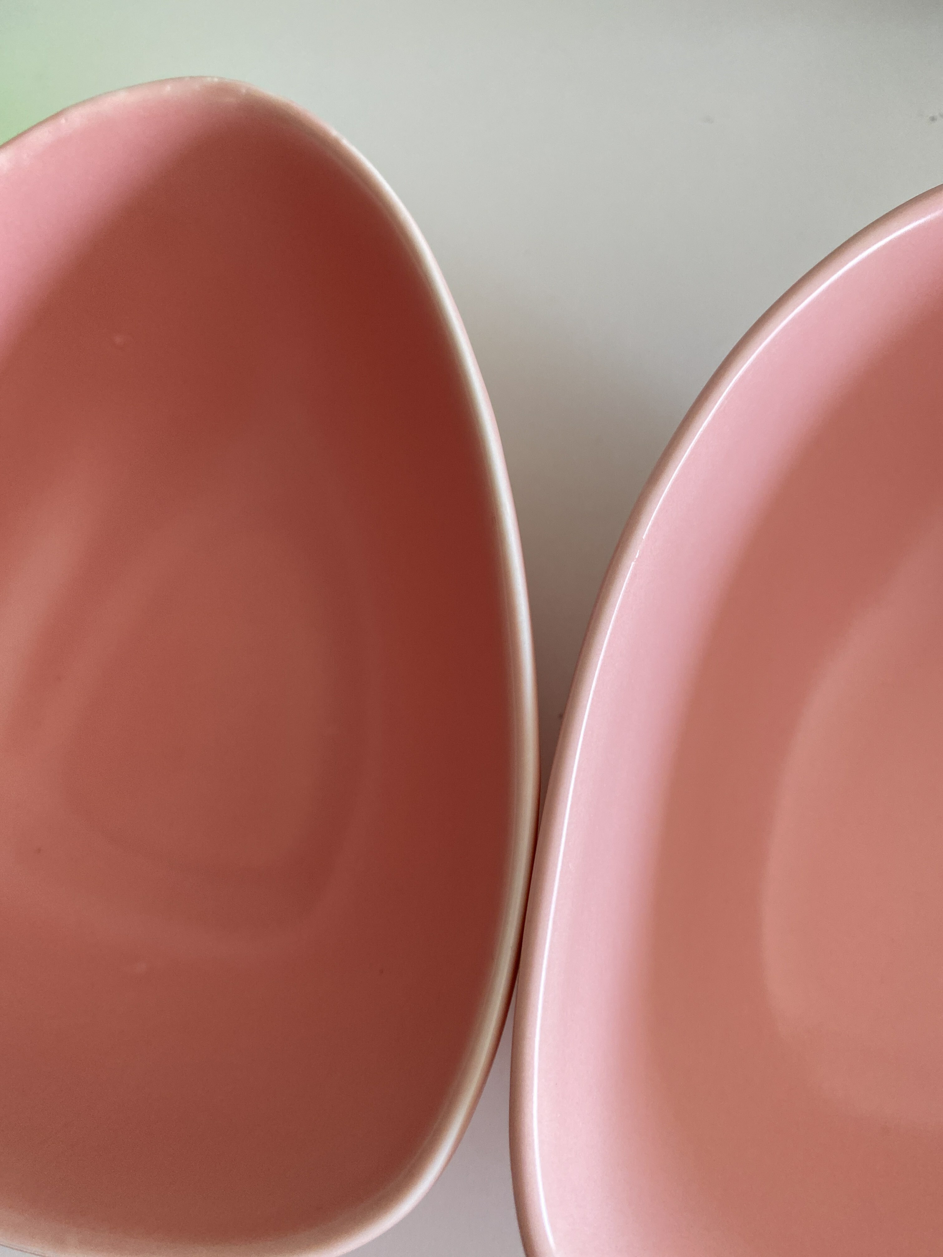 Фотография покупателя товара Салатник керамический нестандартной формы «Розовая», 15.5 х 14 см, 650 мл, цвет розовый - Фото 1