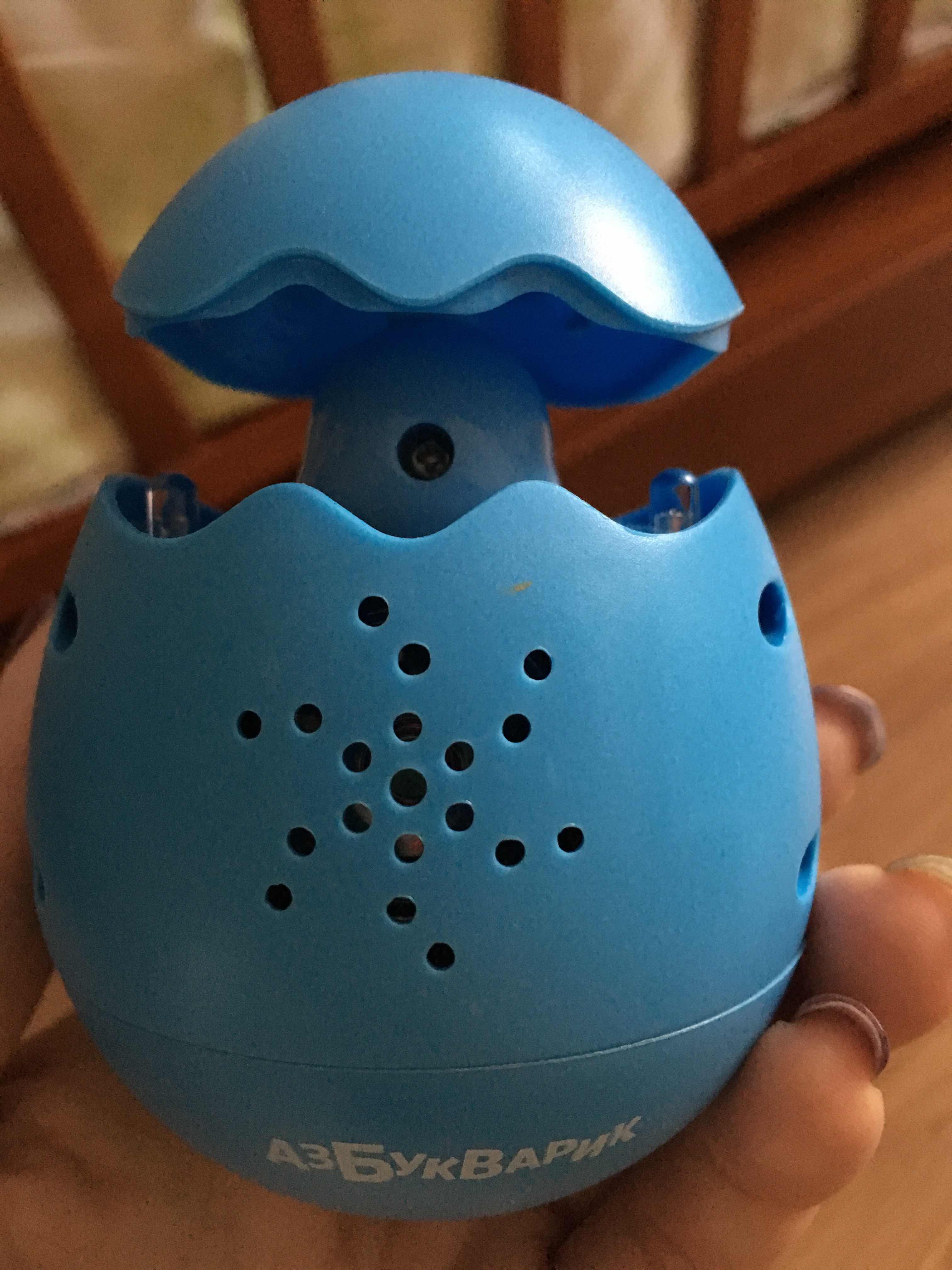 Фотография покупателя товара Развивающая музыкальная игрушка «Яйцо-сюрприз Пингвинчик», световые и звуковые эффекты - Фото 3