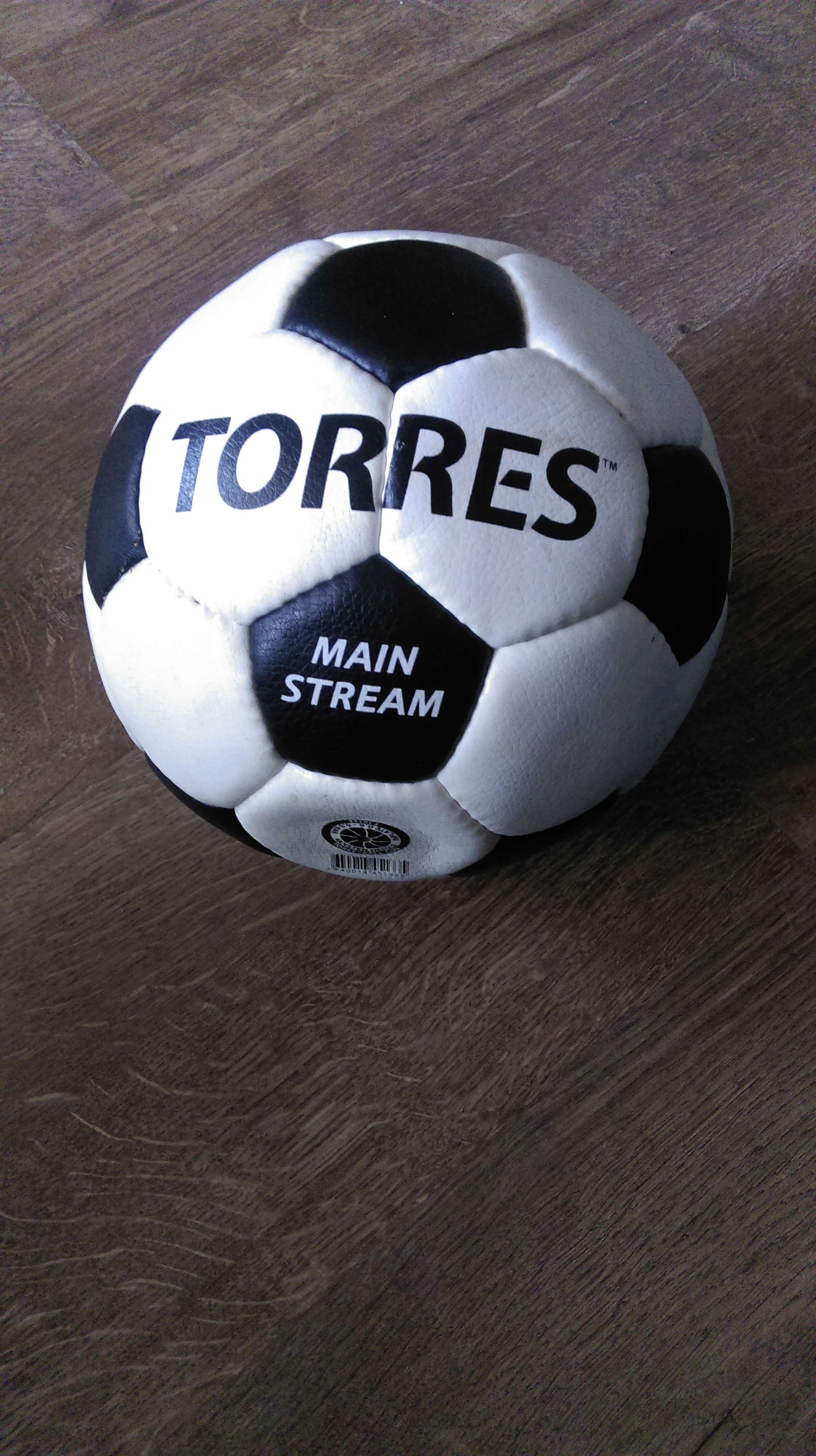 Фотография покупателя товара Мяч футбольный TORRES MAIN STREAM, F30184, PU, ручная сшивка, 32 панели, р. 4 - Фото 1