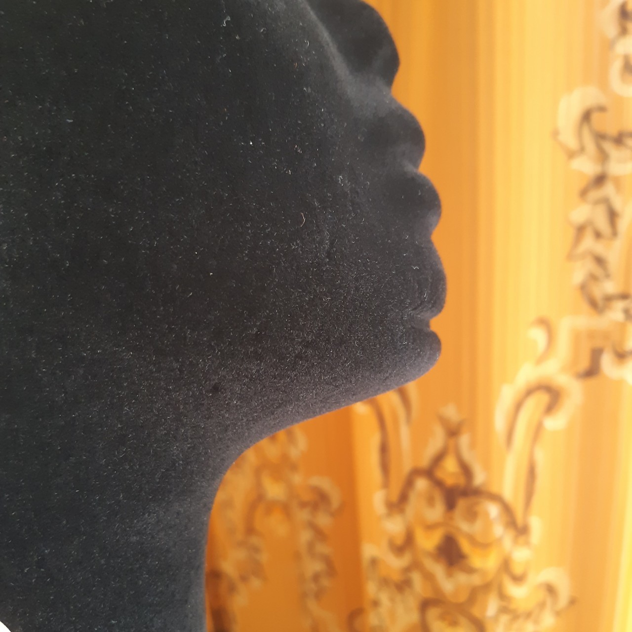 Фотография покупателя товара Манекен "Голова женская" пенопласт, черный бархат H=30см - Фото 2