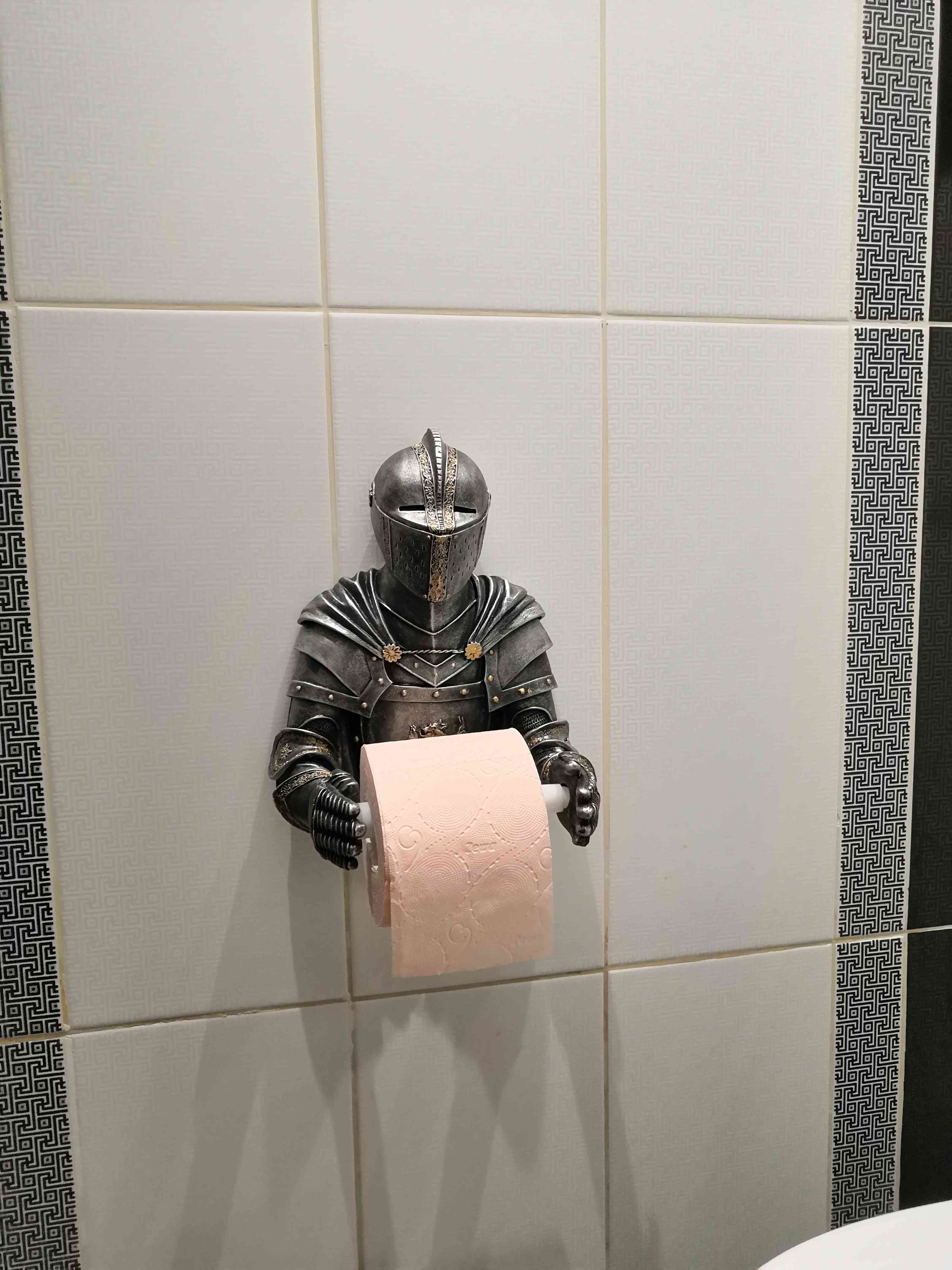 Фотография покупателя товара Держатель для туалетной бумаги "Рыцарь" 18х22х32см - Фото 12