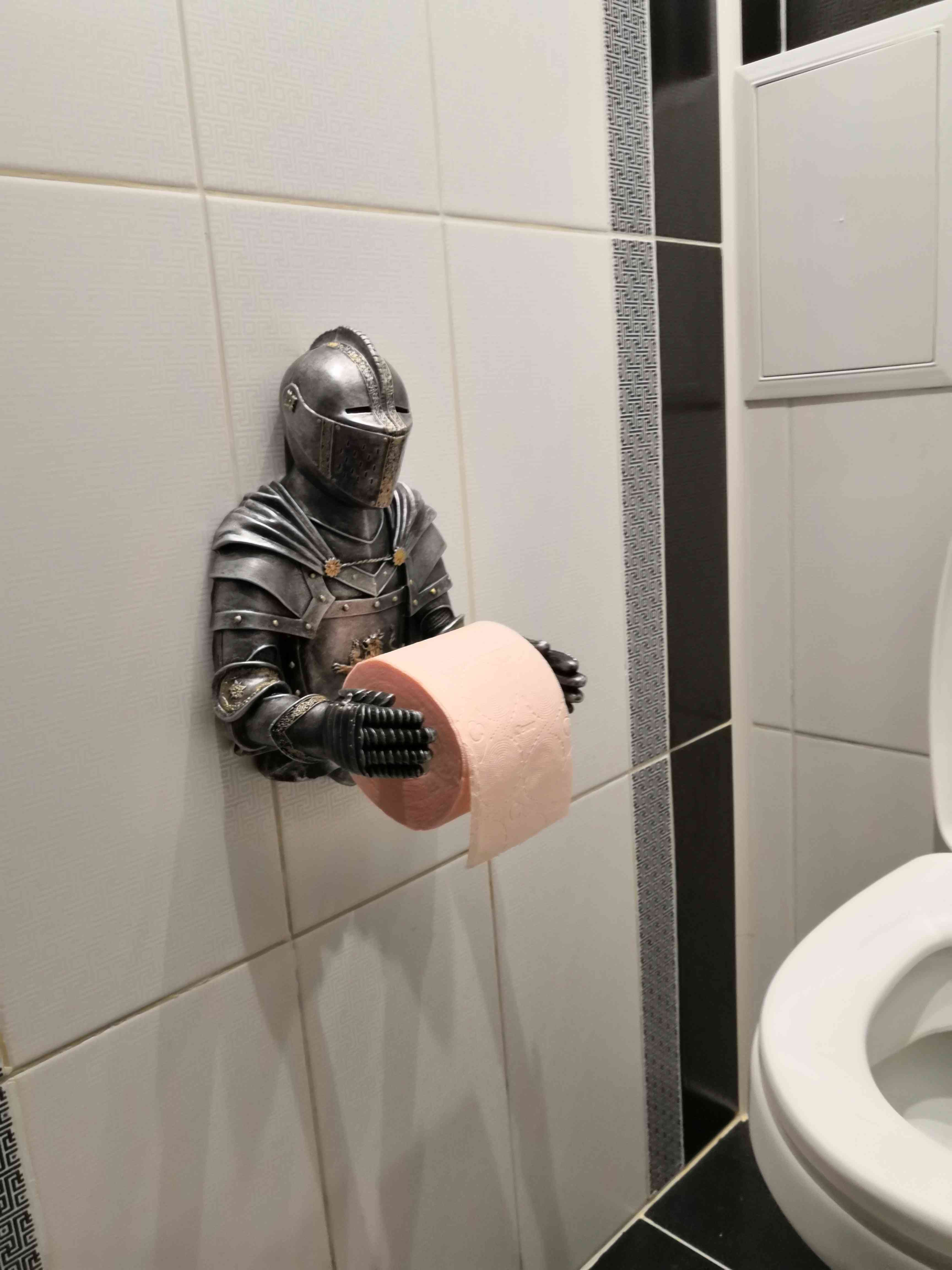 Фотография покупателя товара Держатель для туалетной бумаги "Рыцарь" 18х22х32см - Фото 10
