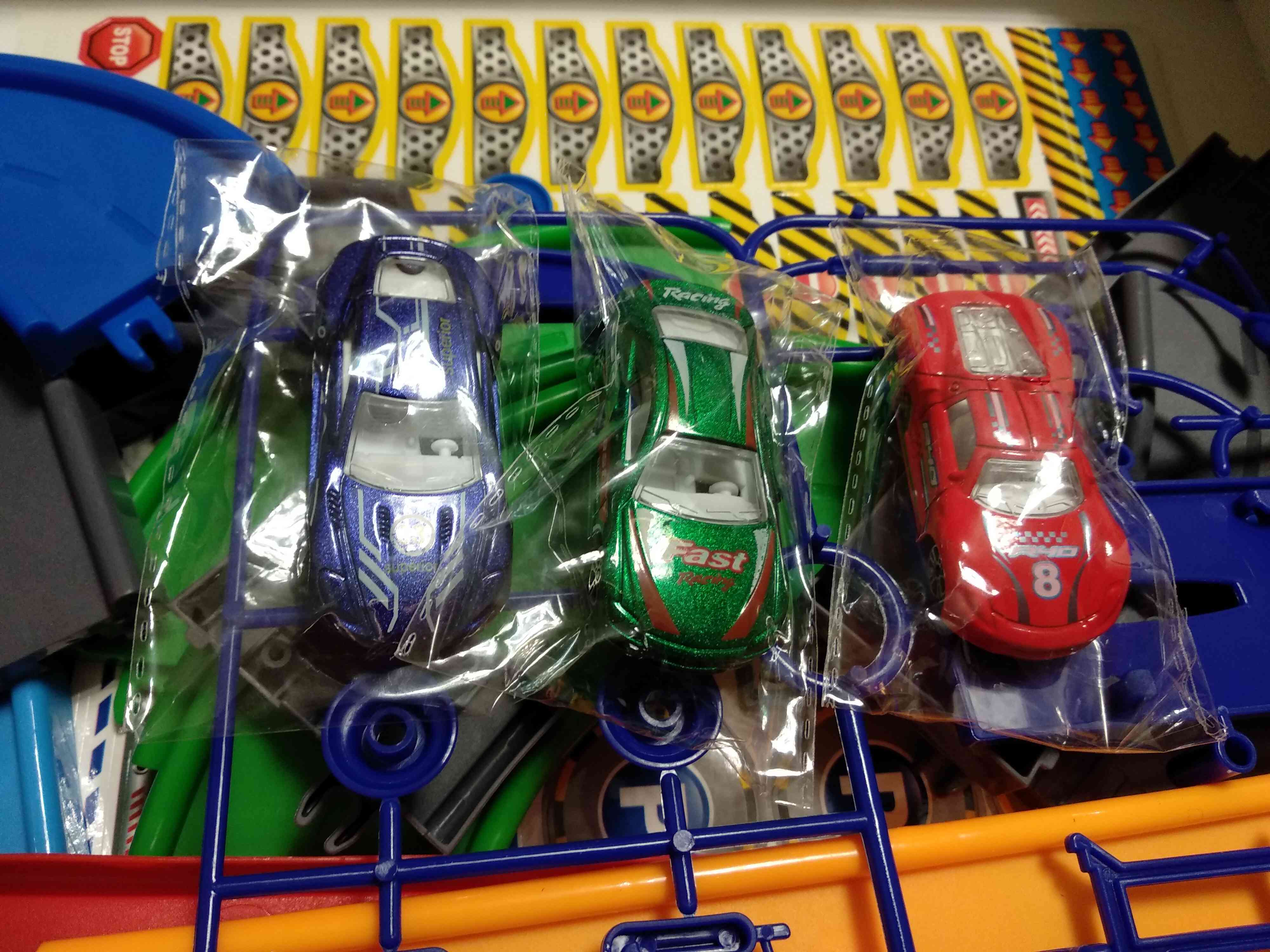 Фотография покупателя товара Гараж трасса «Крутой вираж», 3 металлические машины, аксессуары