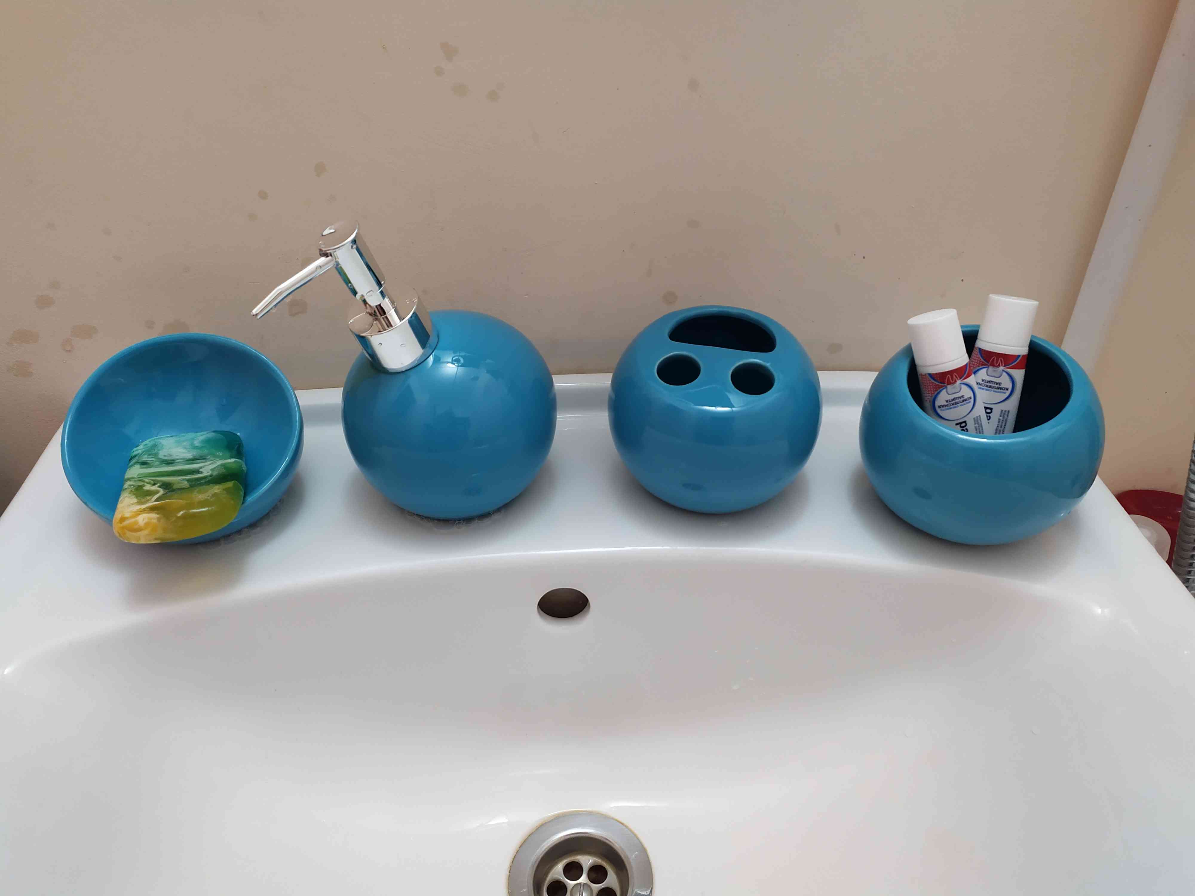 Фотография покупателя товара Набор для ванной «Шар», 4 предмета (дозатор, мыльница, 2 стакана), цвет голубой - Фото 1