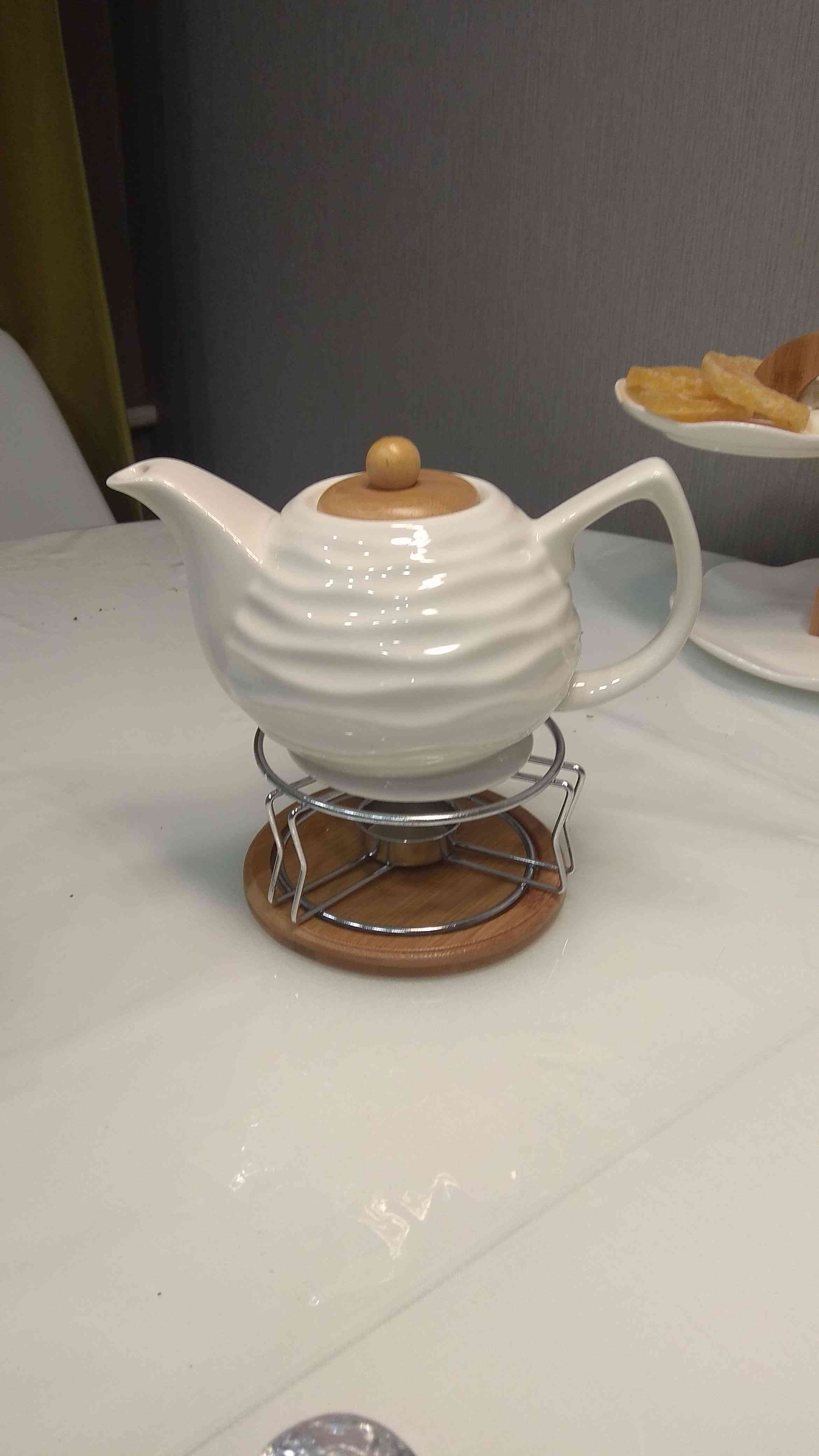 Фотография покупателя товара Чайник керамический заварочный с подогревом на деревянной подставке «Эстет», 900 мл, цвет белый - Фото 2
