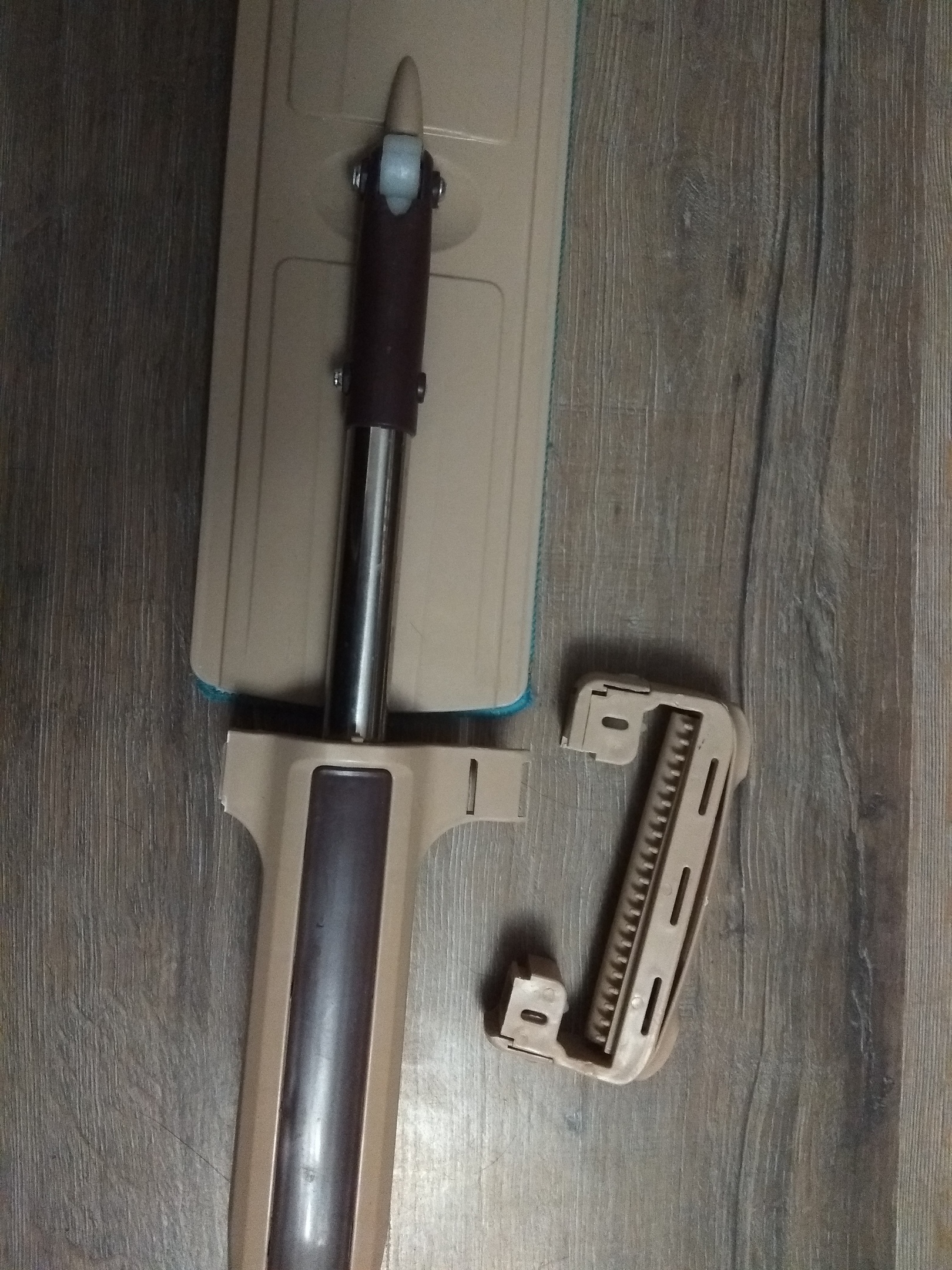 Фотография покупателя товара Швабра с отжимом Доляна, 2 насадки из микрофибры 35×14 см, стальная ручка 125 см, цвет МИКС - Фото 9