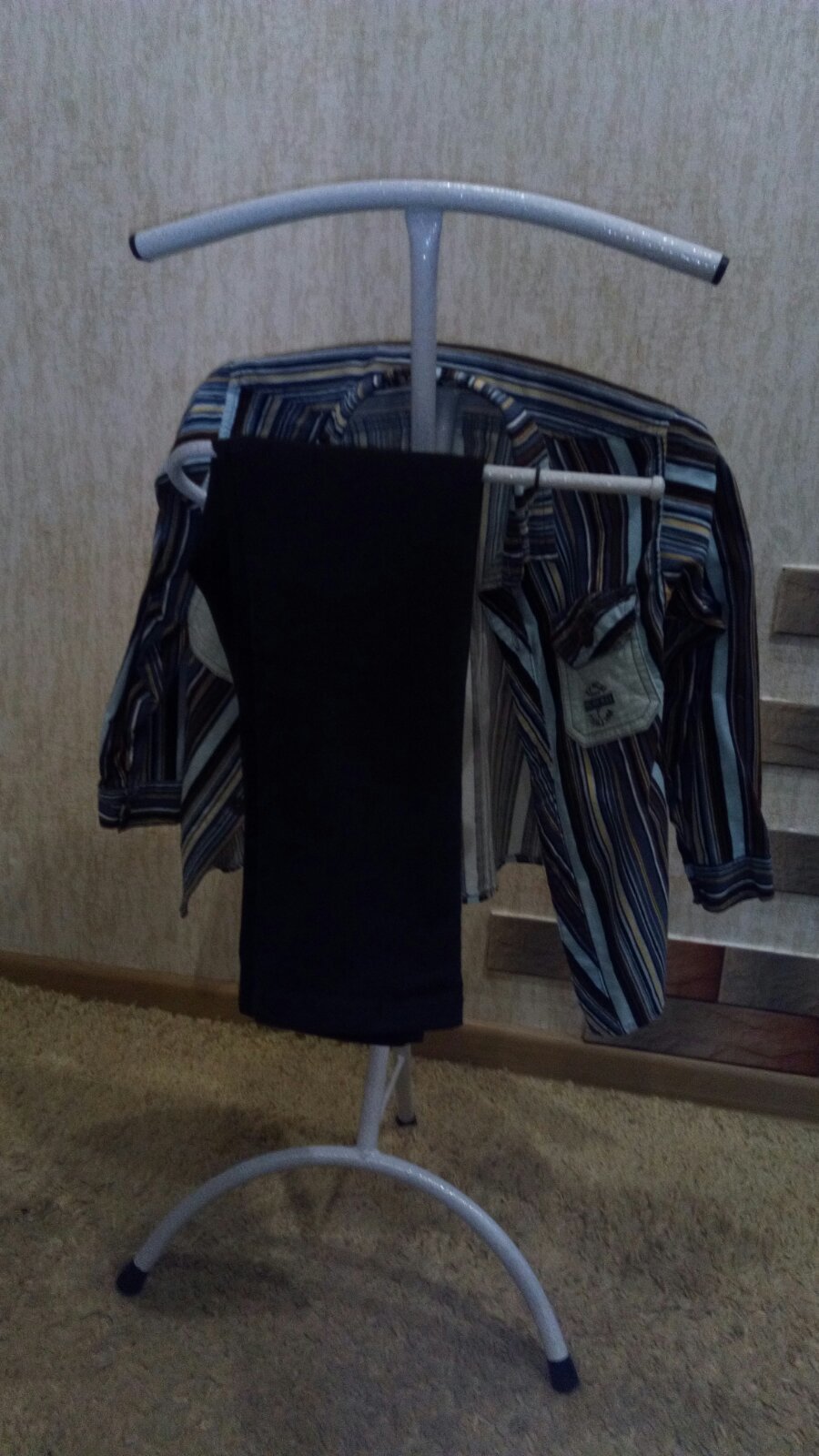Фотография покупателя товара Вешалка костюмная «Слуга», 35×28×81,5 см, малая, цвет белое серебро