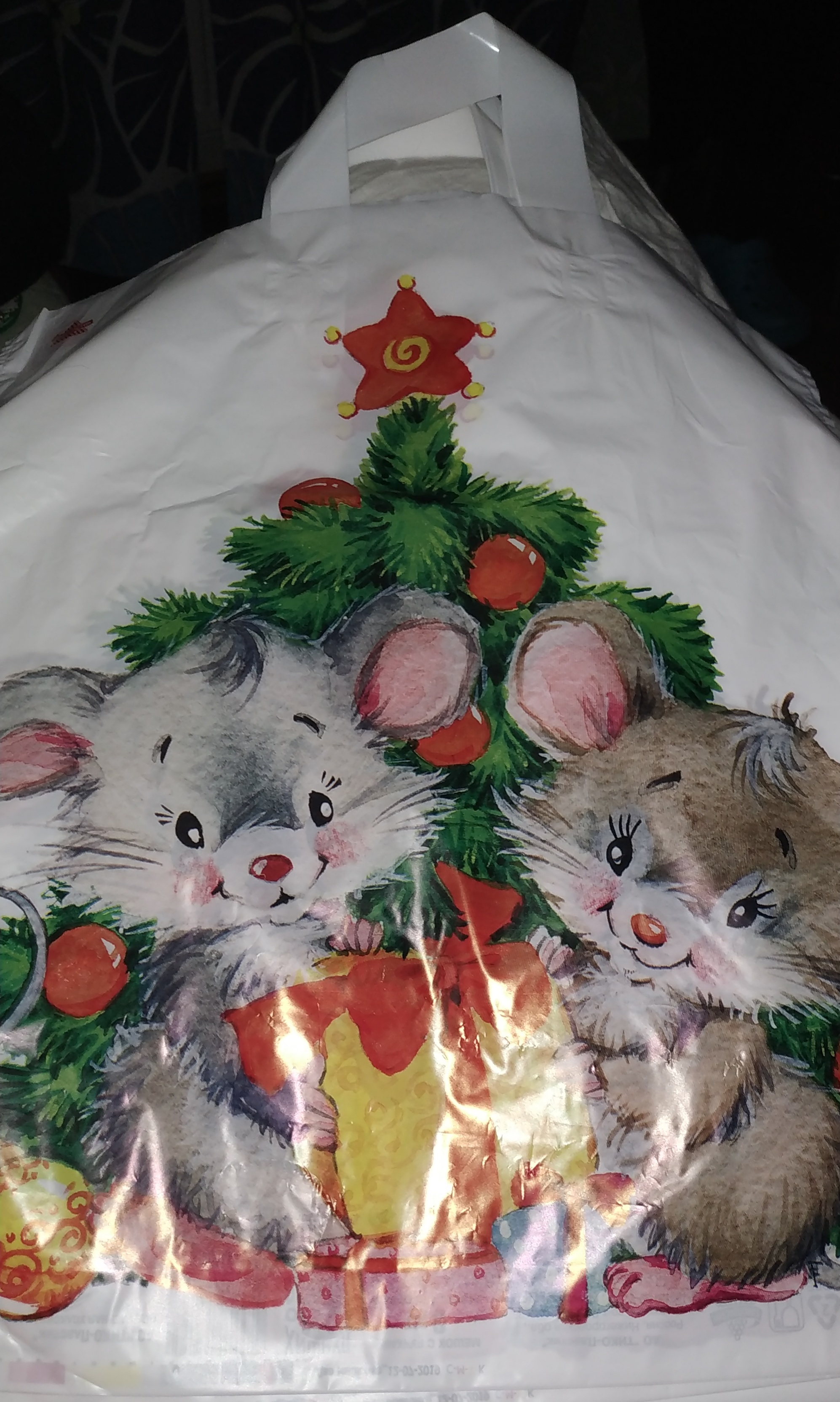 Фотография покупателя товара Пакет "Два мышонка", полиэтиленовый с петлевой ручкой, 40х36 см, 37 мкм - Фото 1