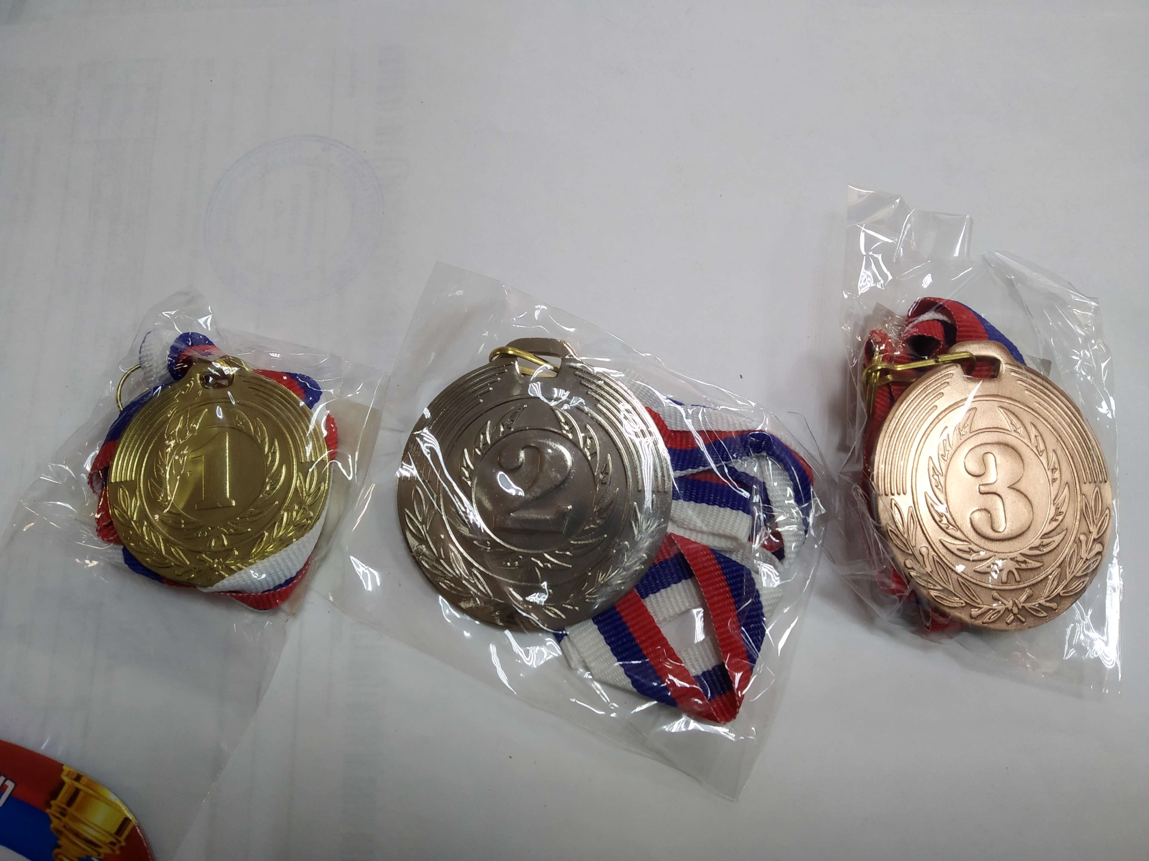 Фотография покупателя товара Медаль призовая 049 диам 5 см. 3 место. Цвет бронз. С лентой - Фото 1