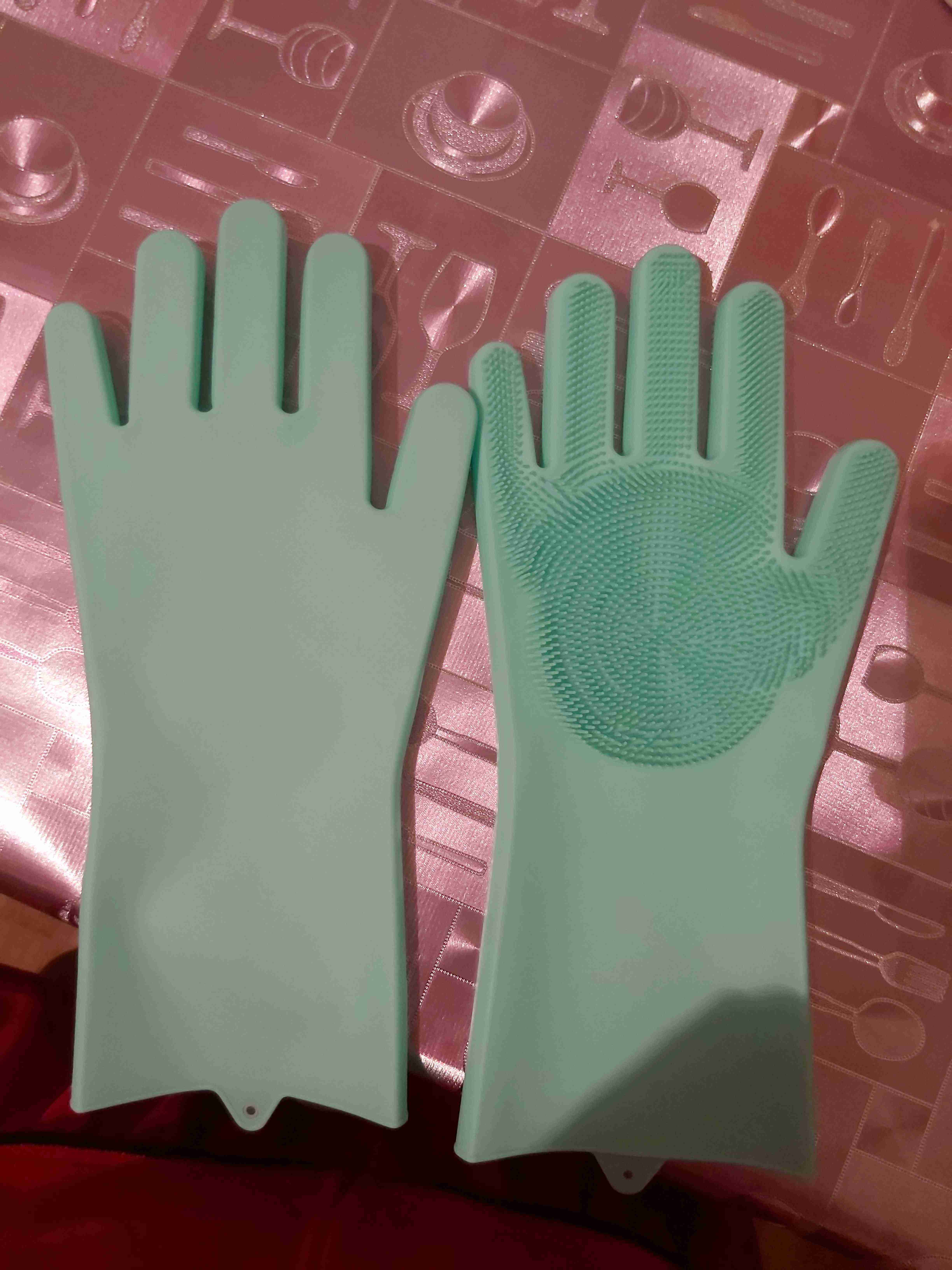 Фотография покупателя товара Перчатки хозяйственные силиконовые Доляна, 100 г, 28×14 см, цвет бирюзовый - Фото 4