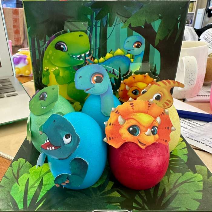 Фотография покупателя товара Набор для украшения яиц в 3D коробке «Динозавры» на пасху, 12.5×15.5 см - Фото 12