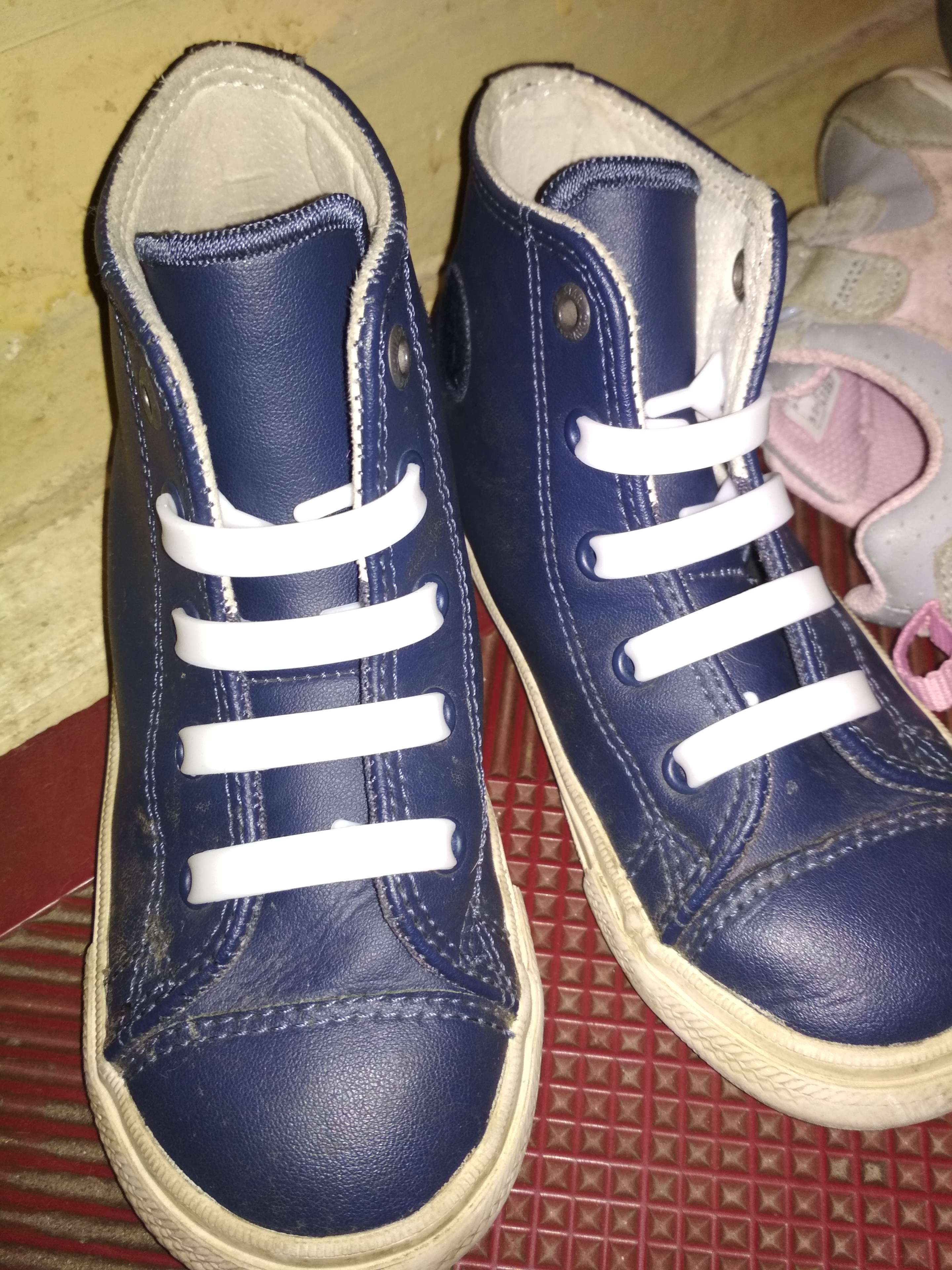 Фотография покупателя товара Набор шнурков для обуви, 6 шт, силиконовые, плоские, 13 мм, 9 см, цвет белый - Фото 14