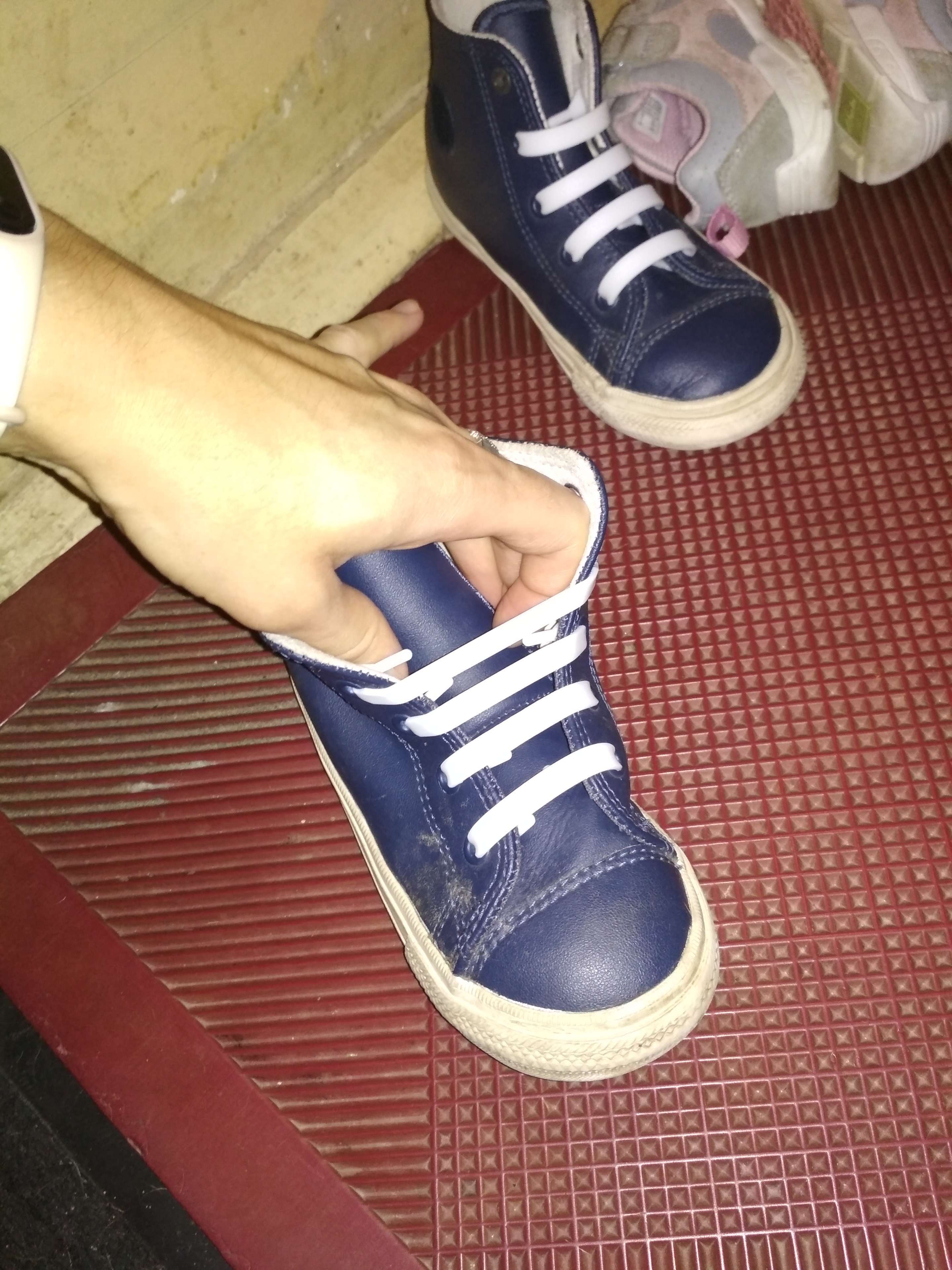 Фотография покупателя товара Набор шнурков для обуви, 6 шт, силиконовые, плоские, 13 мм, 9 см, цвет «радужный» - Фото 25