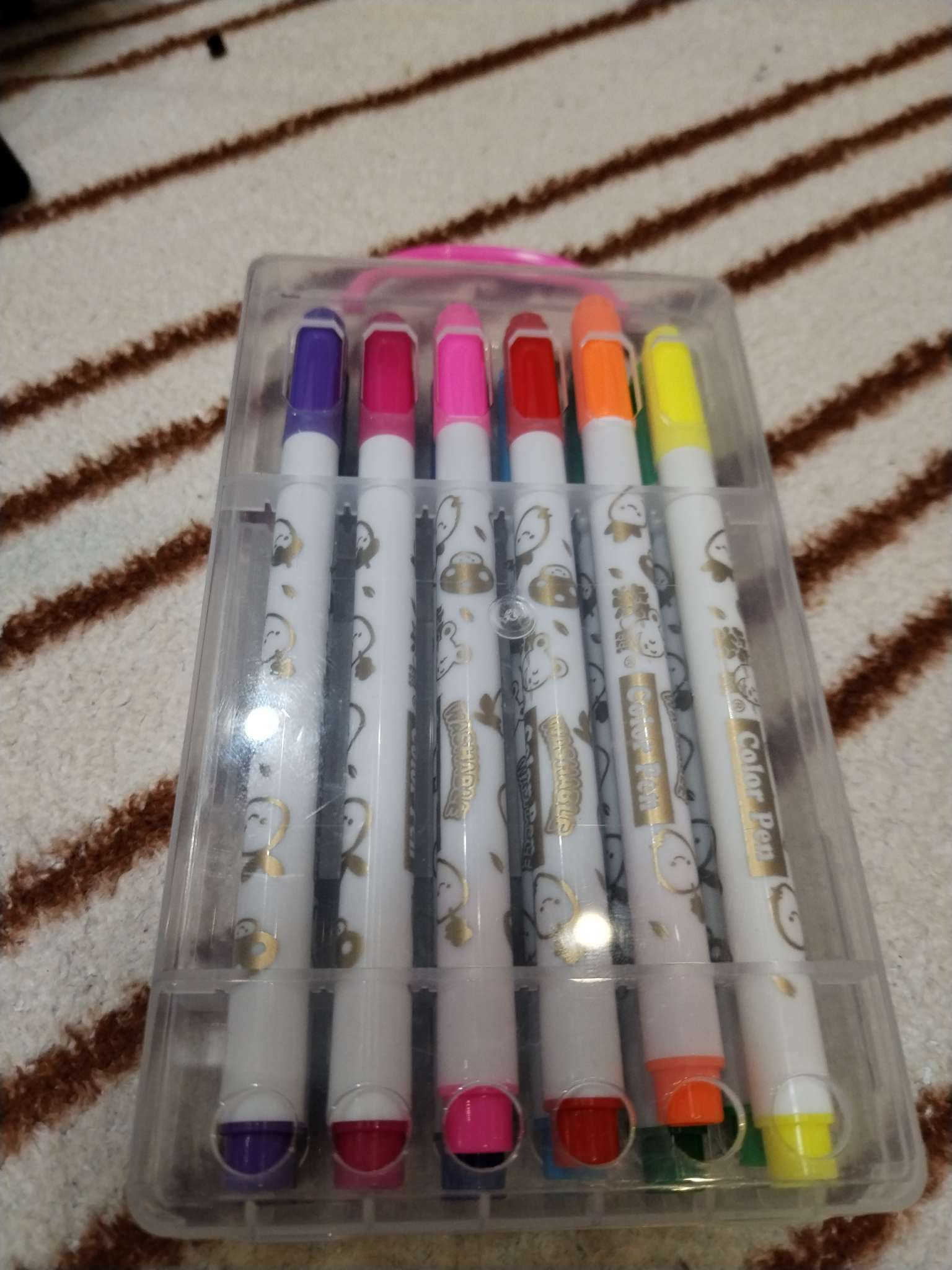 Фотография покупателя товара Фломастеры 12 цветов "Мышка", в пластиковом пенале с ручкой, вентрилируемый колпачок, МИКС - Фото 3