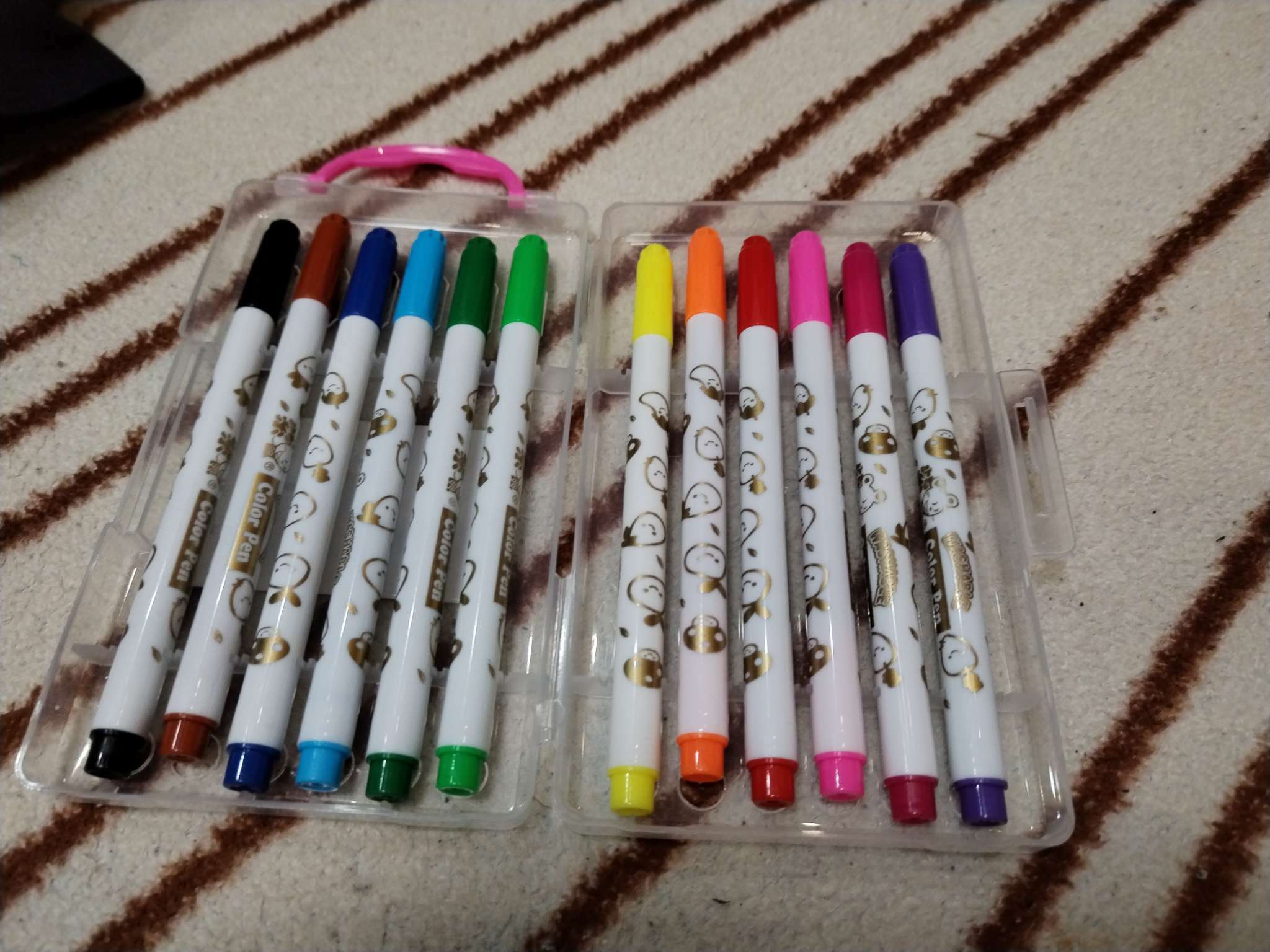 Фотография покупателя товара Фломастеры 12 цветов "Мышка", в пластиковом пенале с ручкой, вентрилируемый колпачок, МИКС - Фото 2