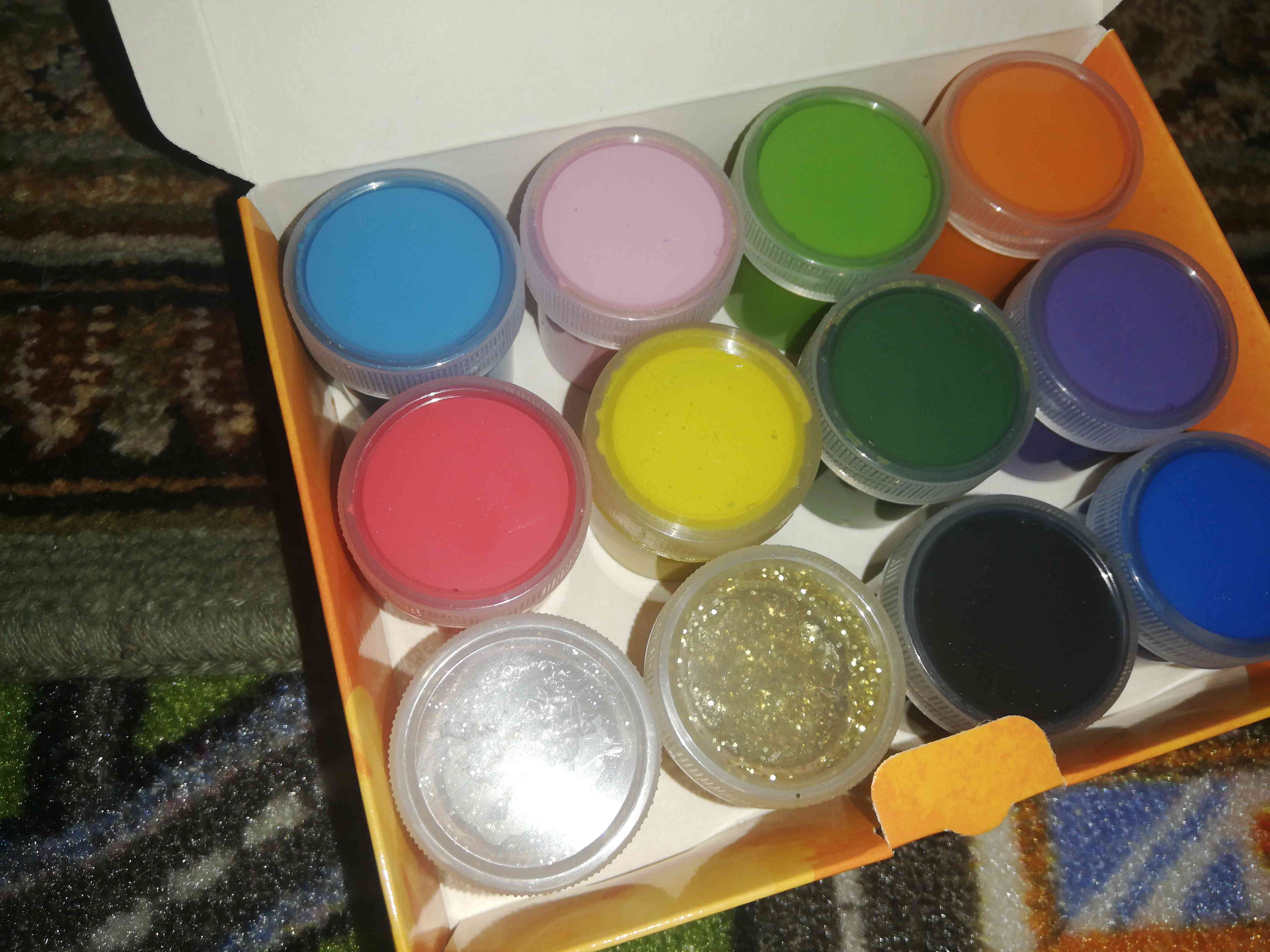 Фотография покупателя товара Гуашь 10 цветов + 2 цвета с блёстками (золото, серебро) по 20 мл, «Смешарики», карамельная