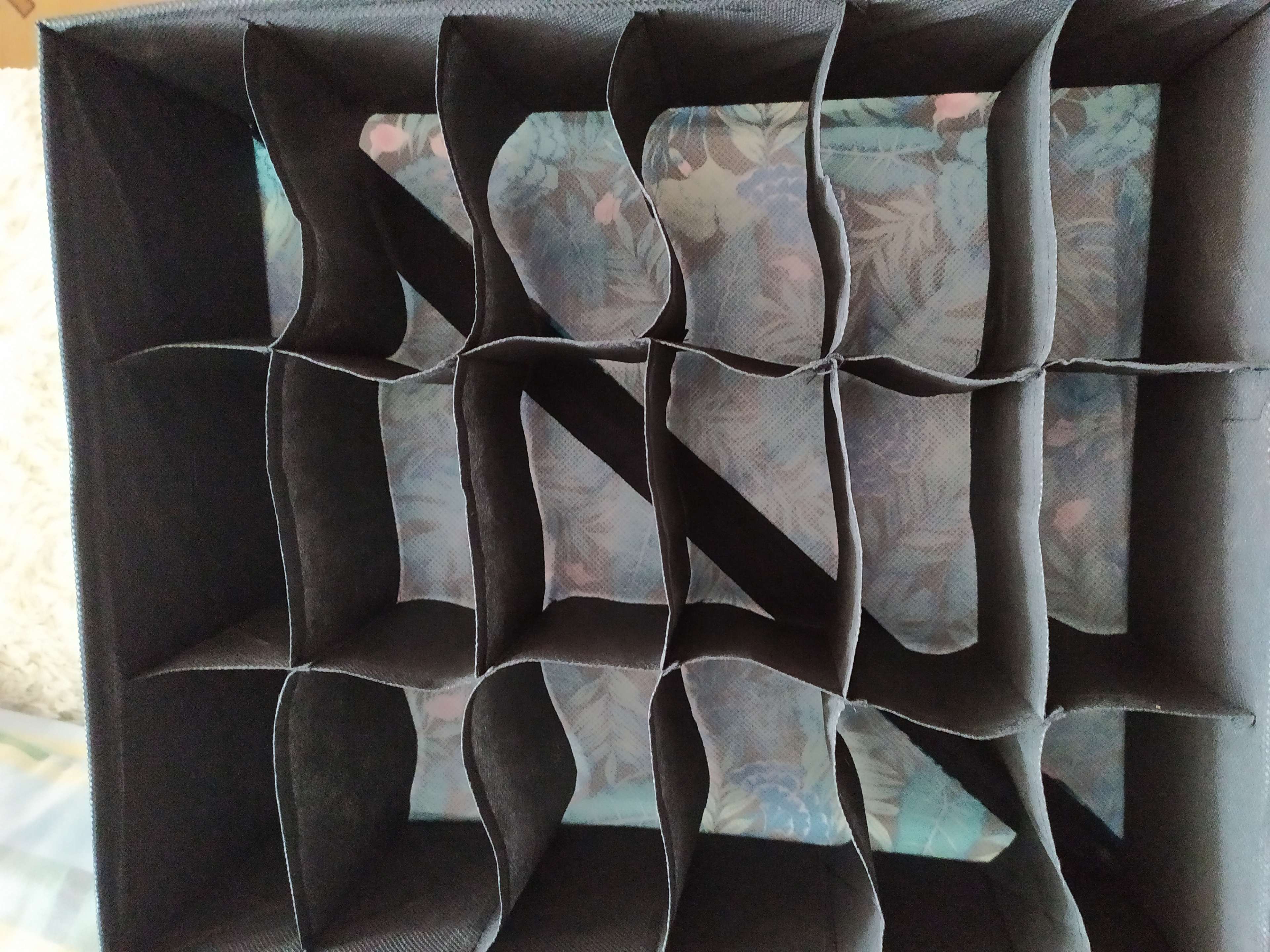Фотография покупателя товара Органайзер для хранения белья Доляна «Тропики», 8 ячеек, 28×14×10 см, цвет синий - Фото 5