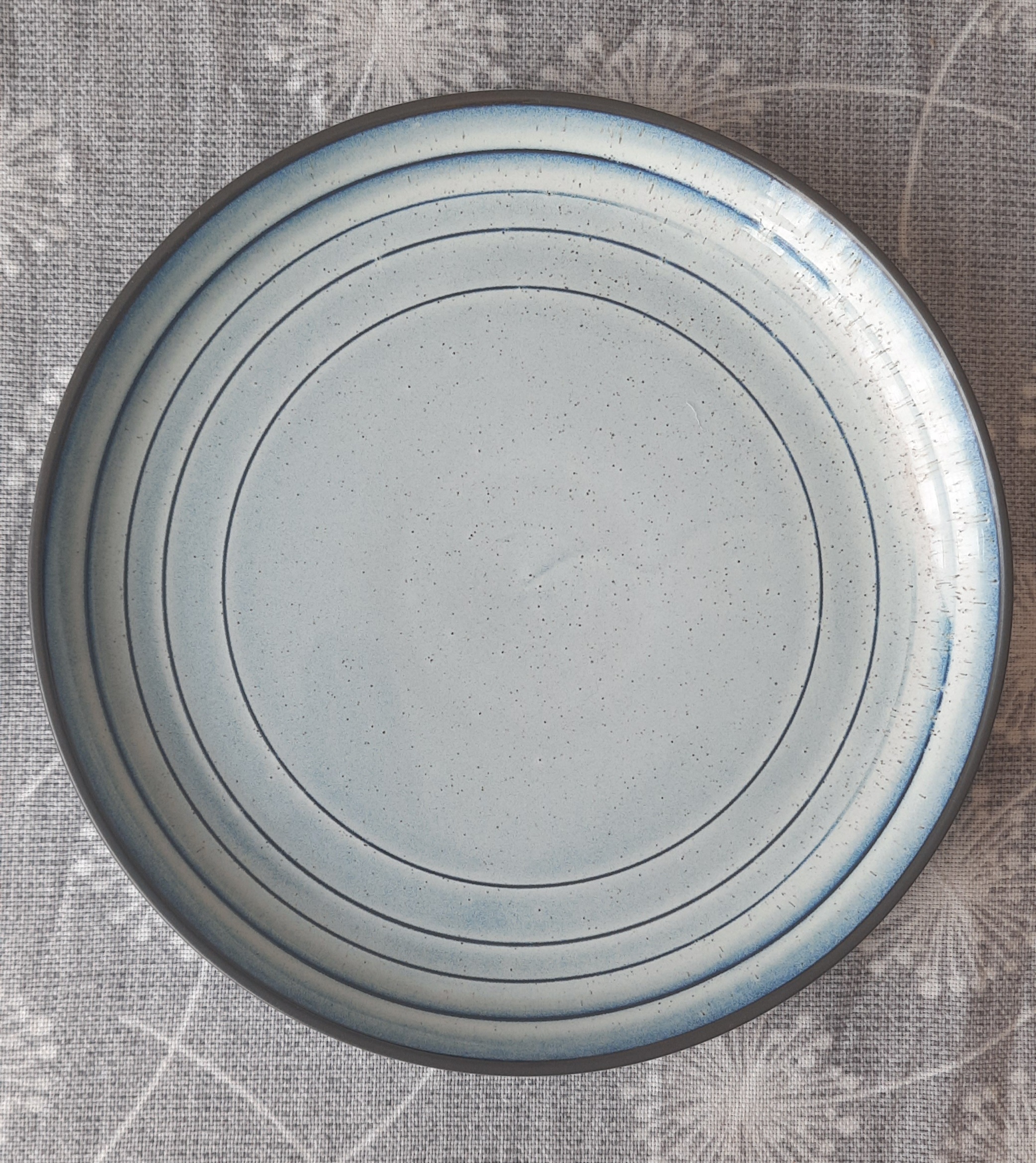 Фотография покупателя товара Тарелка фарфоровая обеденная Magistro Garland, d=22 см, цвет синий - Фото 3