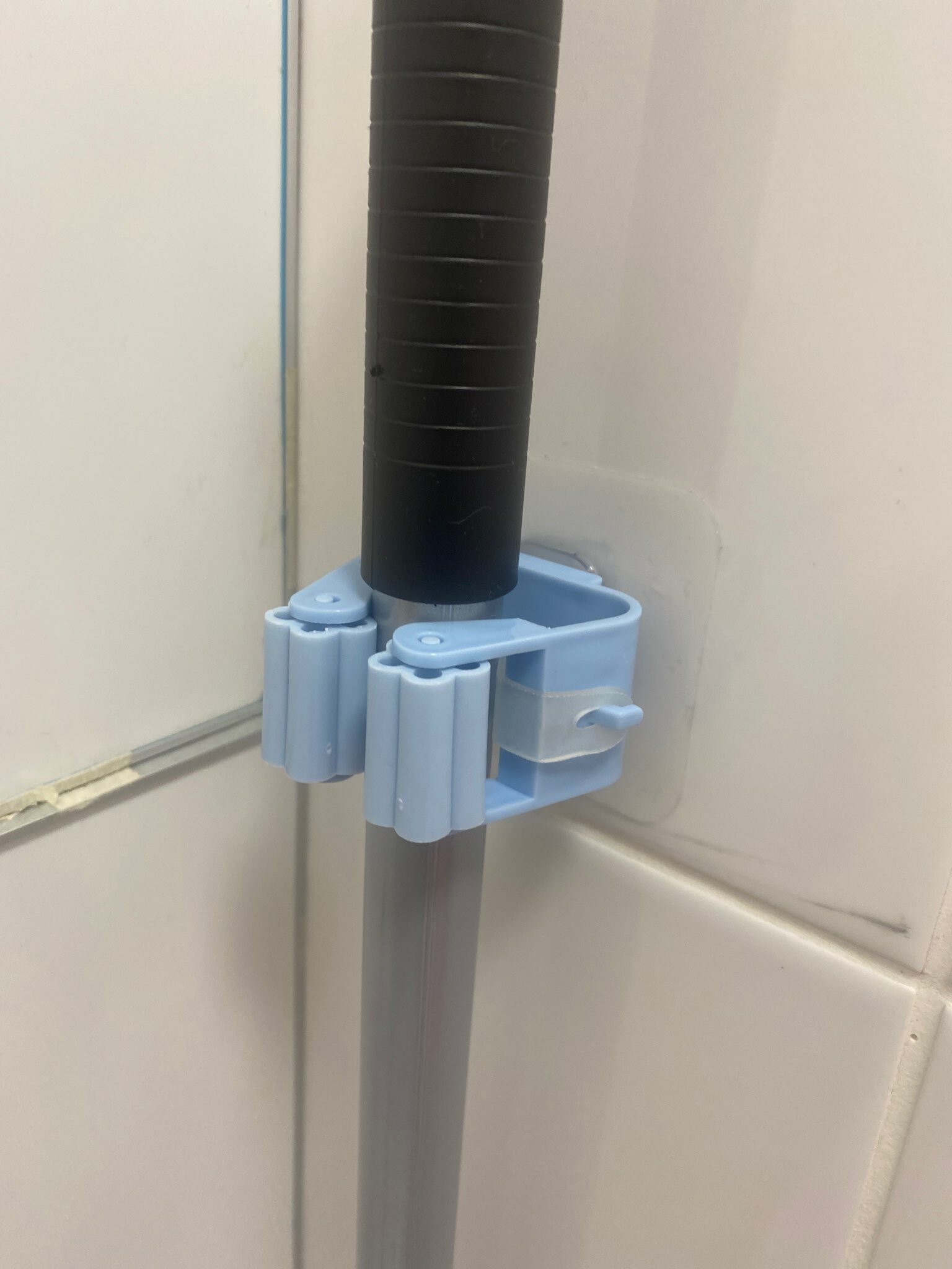 Фотография покупателя товара Держатель для швабр на липучке Доляна, 2.8×5×4.5 см, липучка 5.5×5.5 см, белый - Фото 23