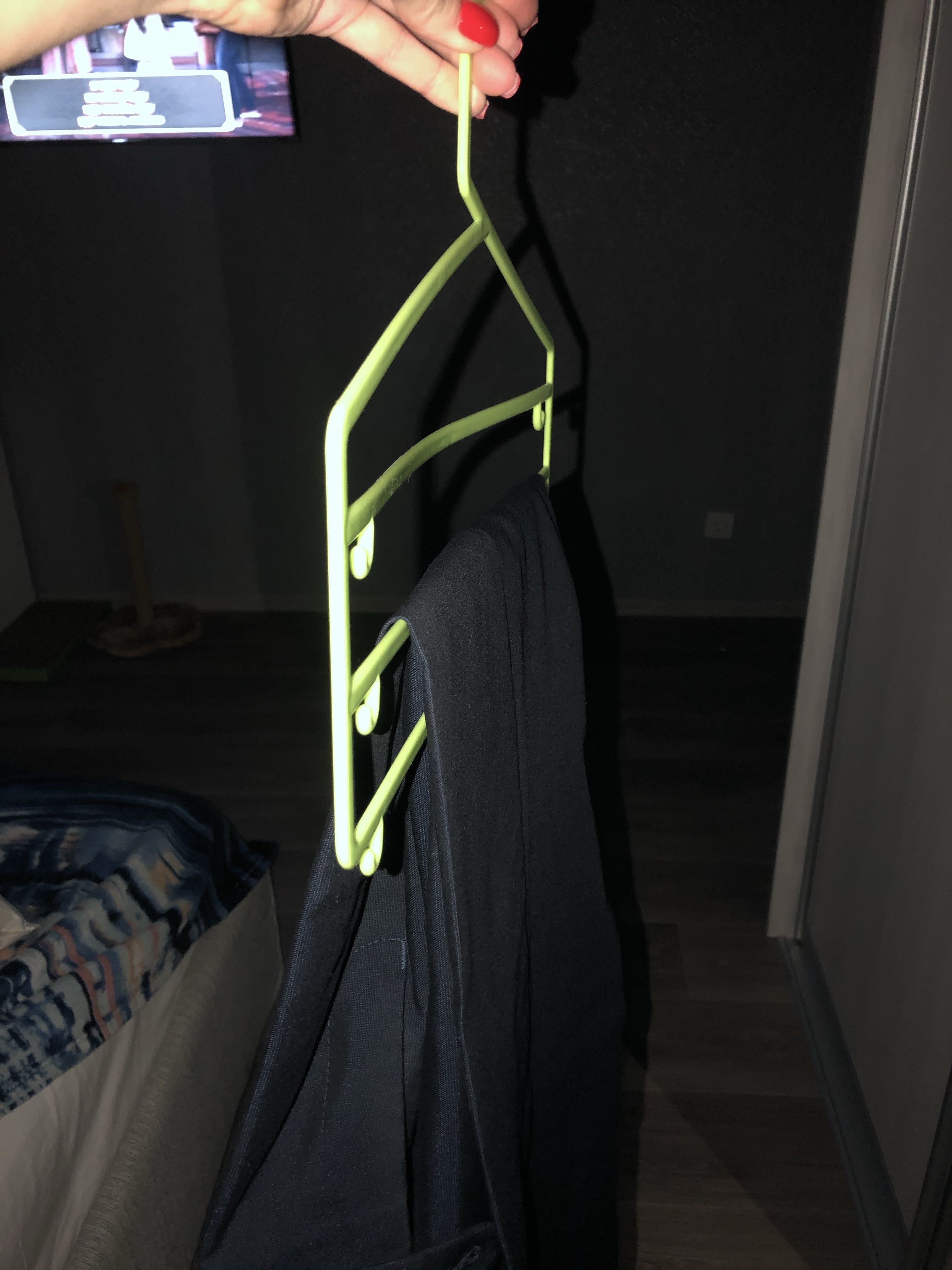 Фотография покупателя товара Плечики для брюк и юбок трёхуровневая, цвет МИКС - Фото 4