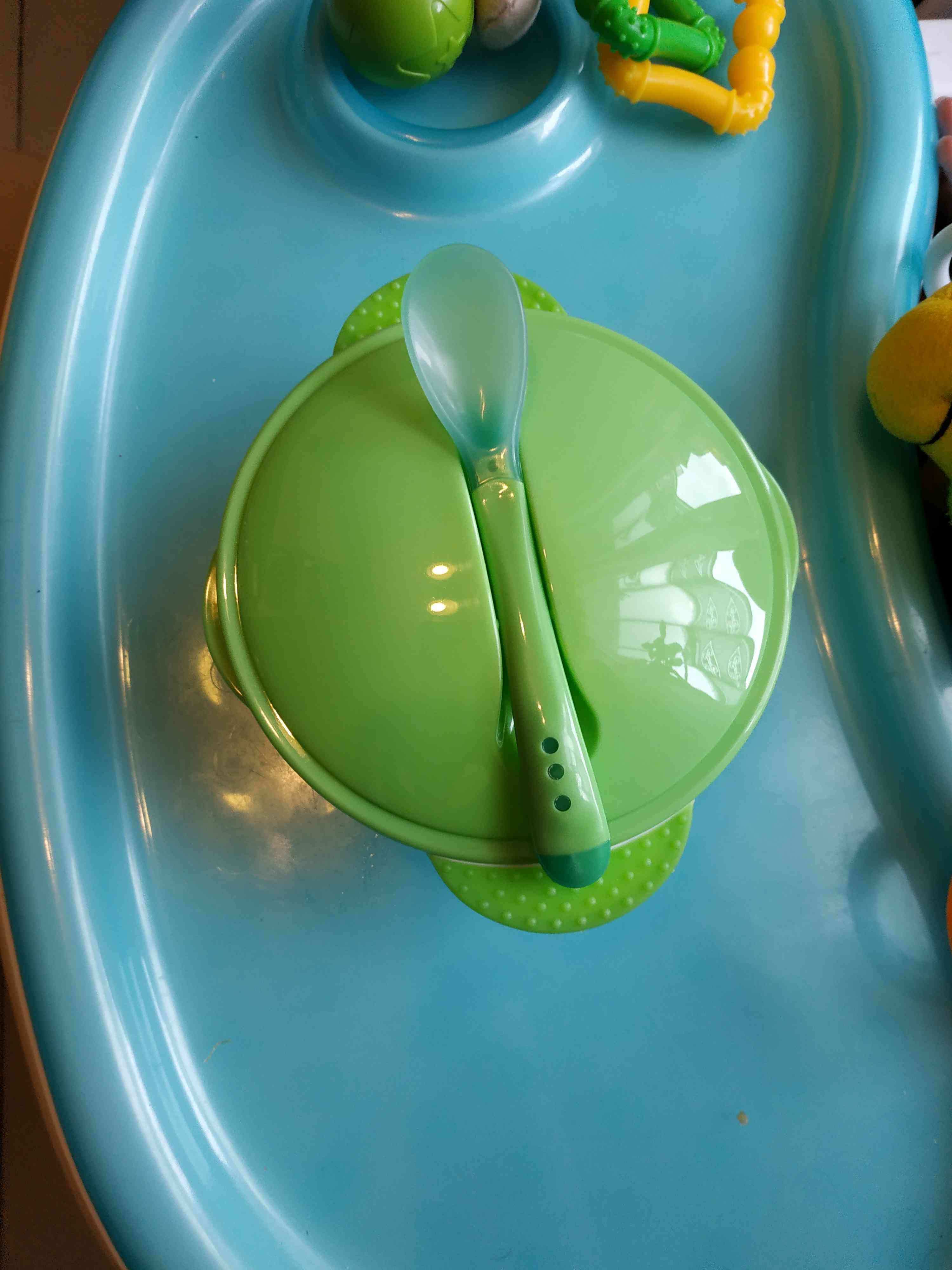Фотография покупателя товара Набор детской посуды, 3 предмета: тарелка на присоске, крышка, ложка, цвет розовый - Фото 4