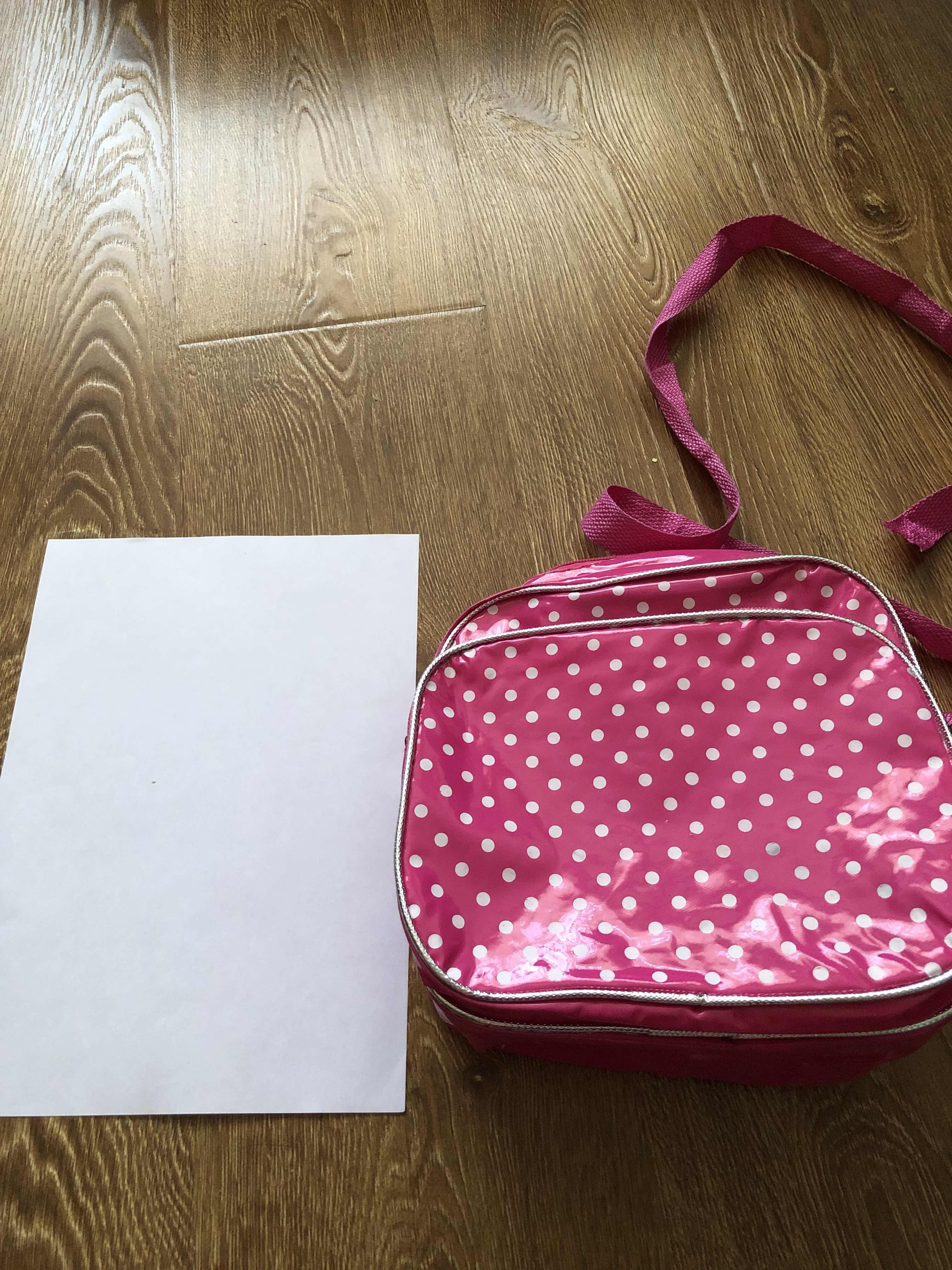 Фотография покупателя товара Сумка детская на молнии, 1 отдел, наружный карман, длинный ремень, цвет малиновый - Фото 2