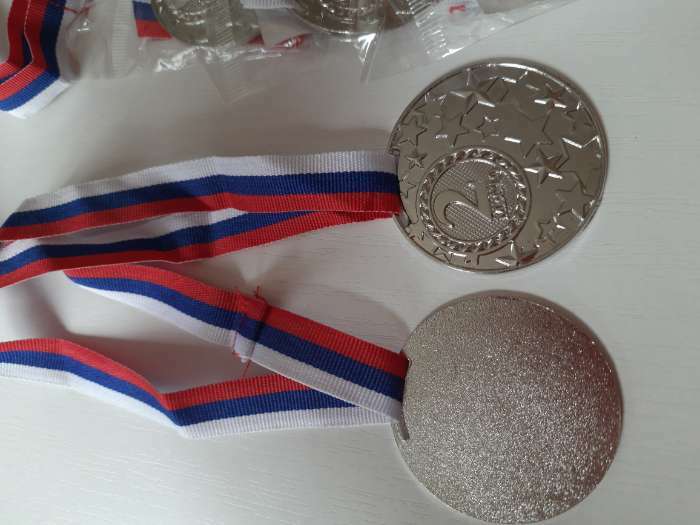 Фотография покупателя товара Медаль призовая 058, d= 5 см. 2 место. Цвет серебро. С лентой