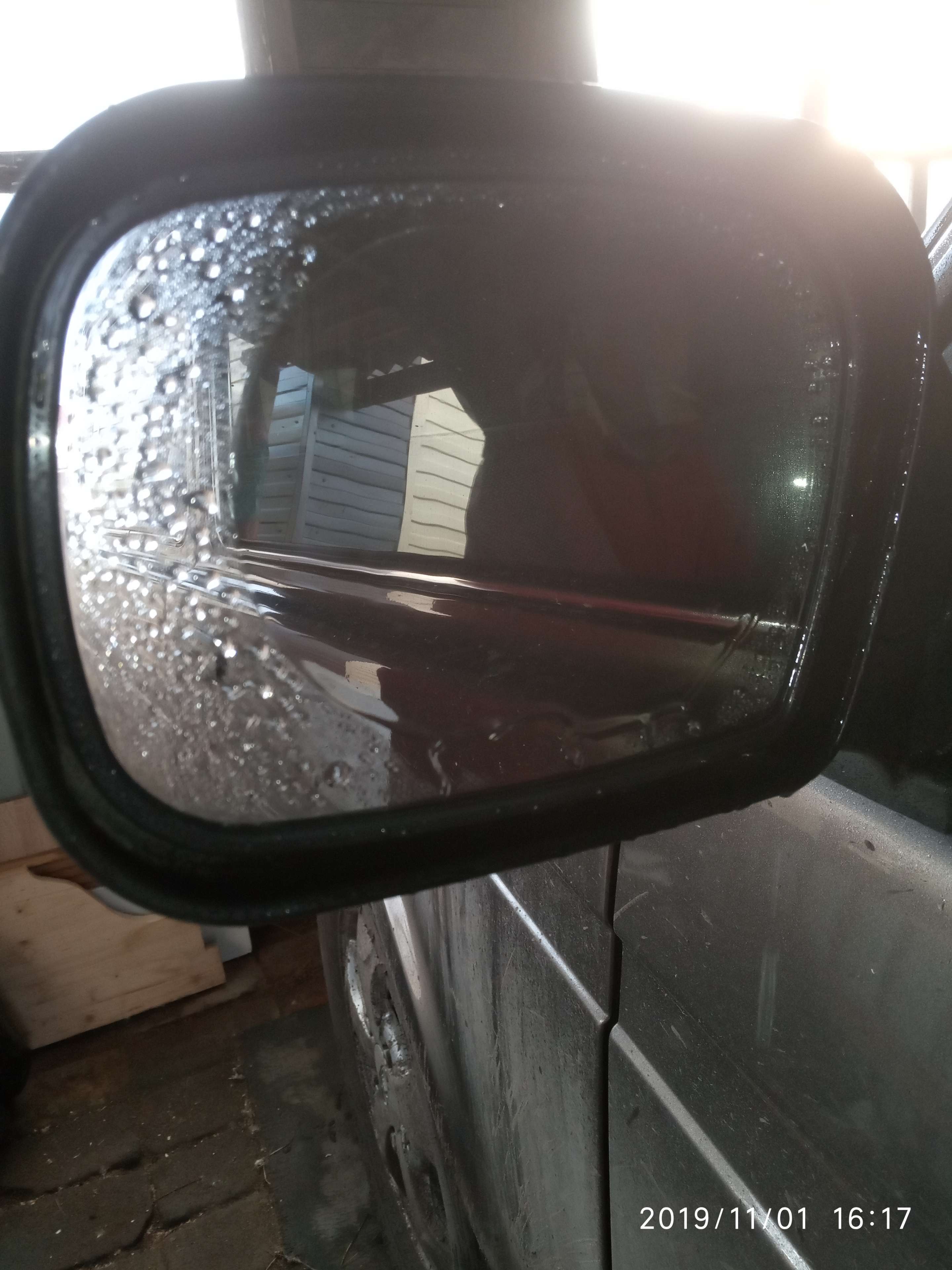 Фотография покупателя товара Плёнка защитная на зеркало заднего вида "Антидождь", 100 х145 мм - Фото 2