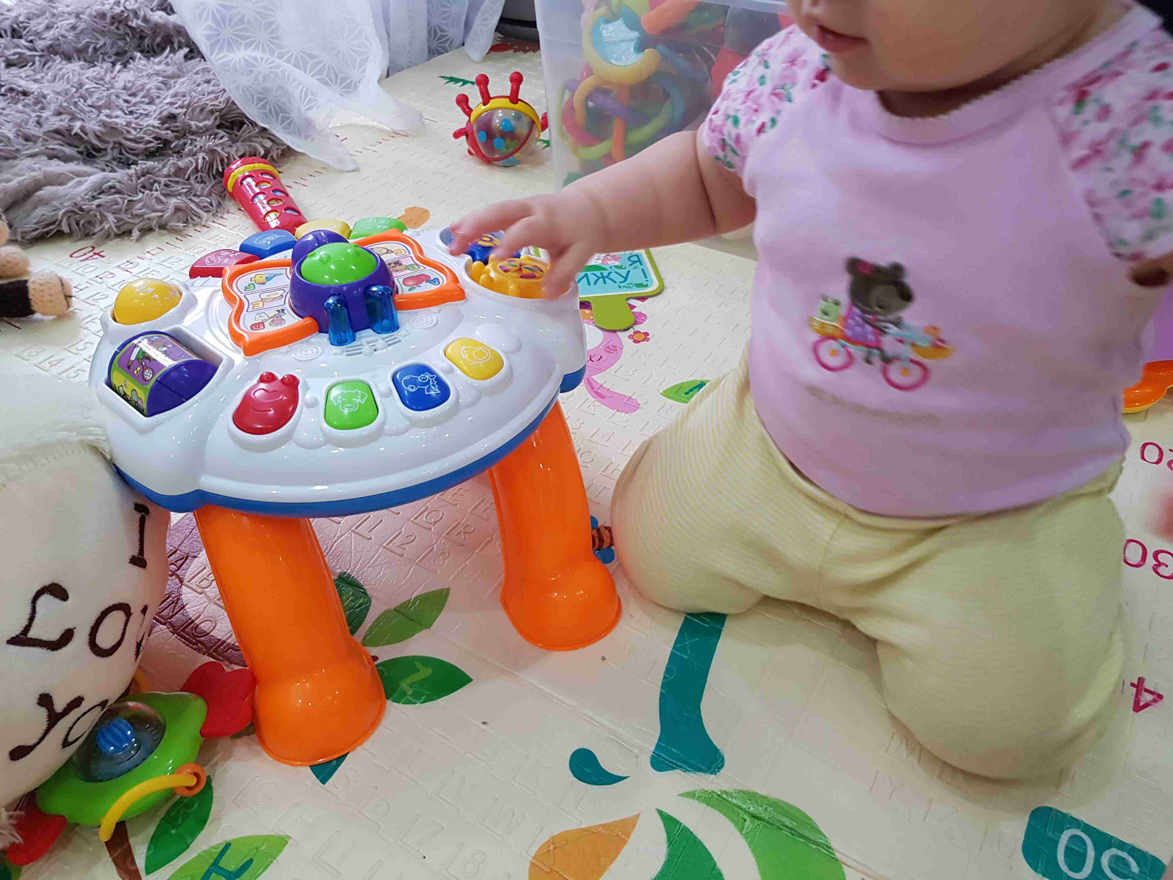 Фотография покупателя товара Развивающий столик для малышей, звуковые эффекты, работает от батареек - Фото 1