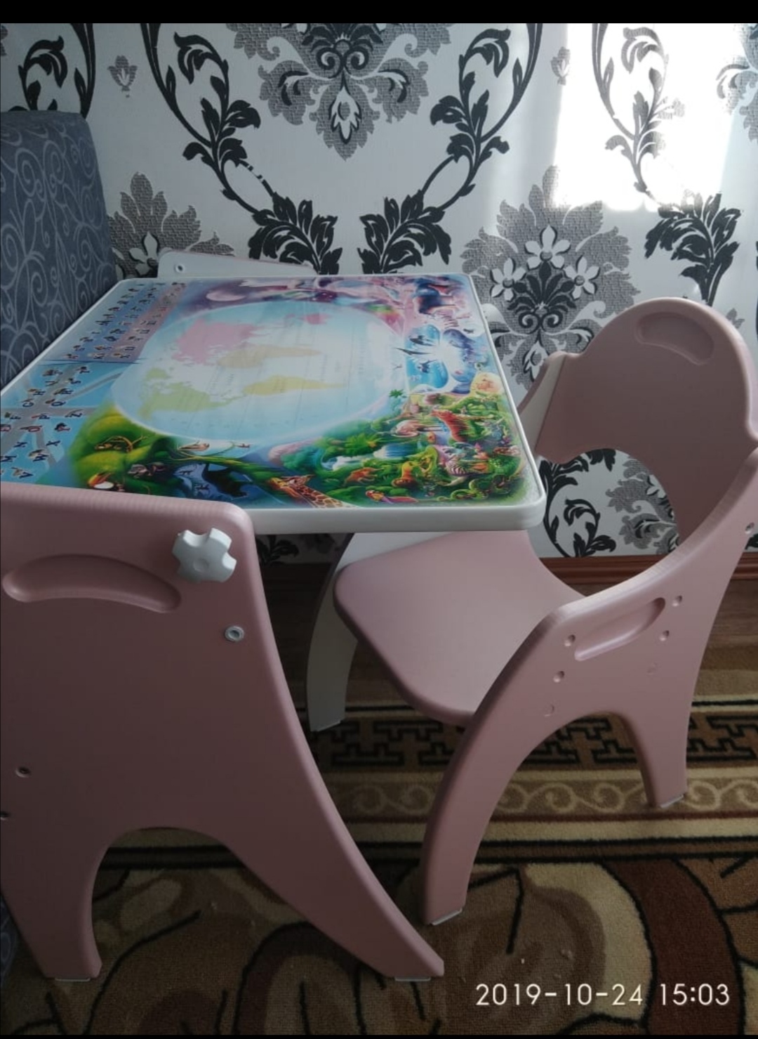 Фотография покупателя товара Комплект детской мебели «Части света»: парта, мольберт, стульчик. Цвет розовый