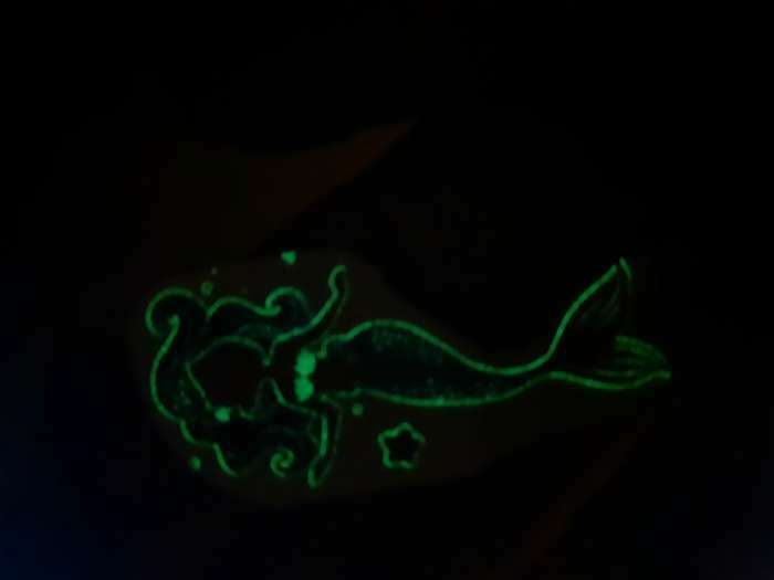 Фотография покупателя товара Набор «Детские татуировки», светятся в темноте, 2 листа