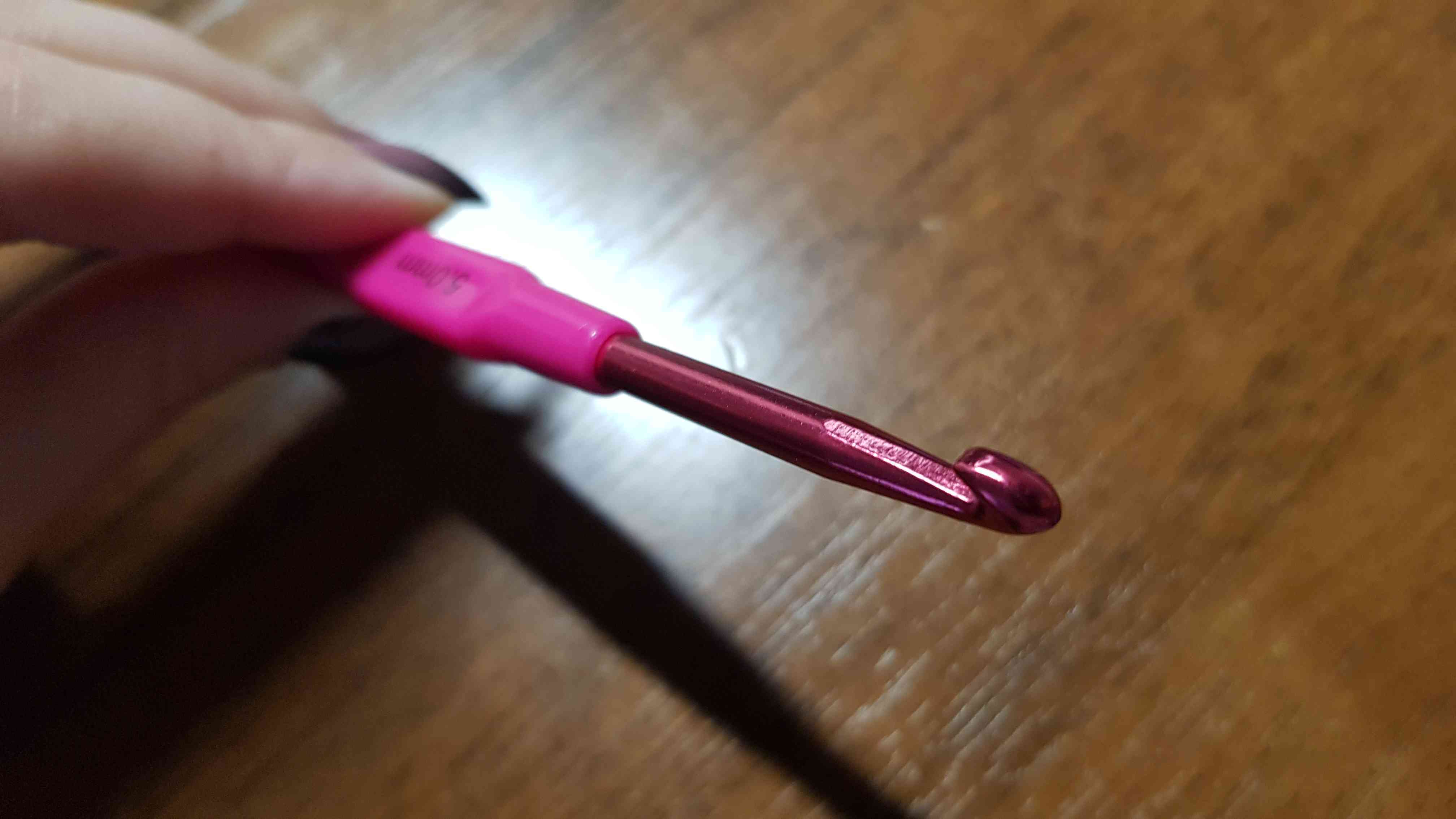 Фотография покупателя товара Набор крючков для вязания, с пластиковой ручкой, d = 2,5-5 мм, 14 см, 6 шт, цвет разноцветный - Фото 3