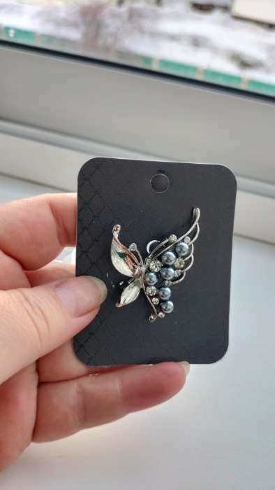 Фотография покупателя товара Брошь «Бабочка» с жемчужным крылом, цвет белый в серебре - Фото 4