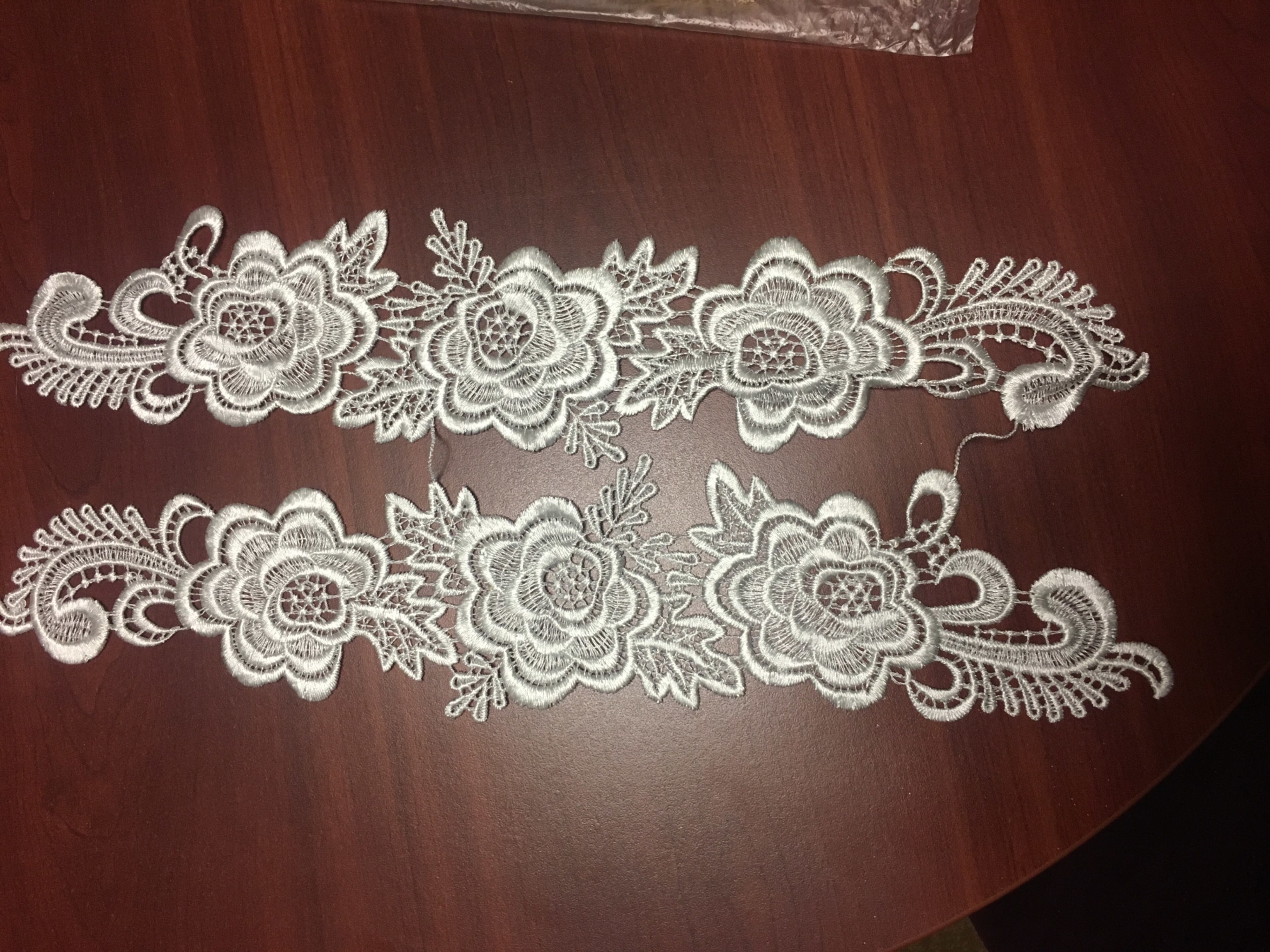 Фотография покупателя товара Аппликации пришивные «Лейсы», 42,5 × 9 см, пара, цвет белый - Фото 1