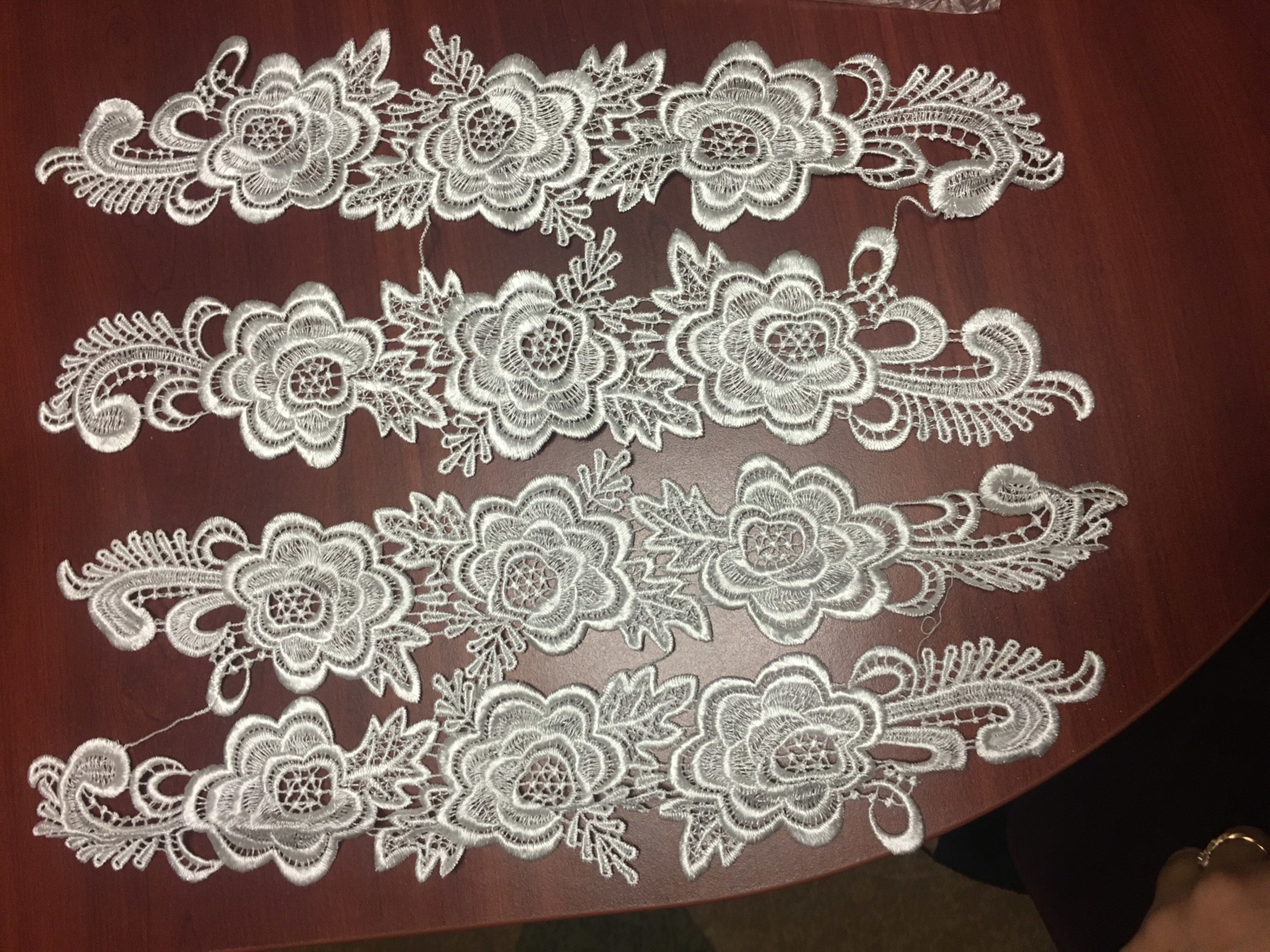 Фотография покупателя товара Аппликации пришивные «Лейсы», 42,5 × 9 см, пара, цвет белый - Фото 2