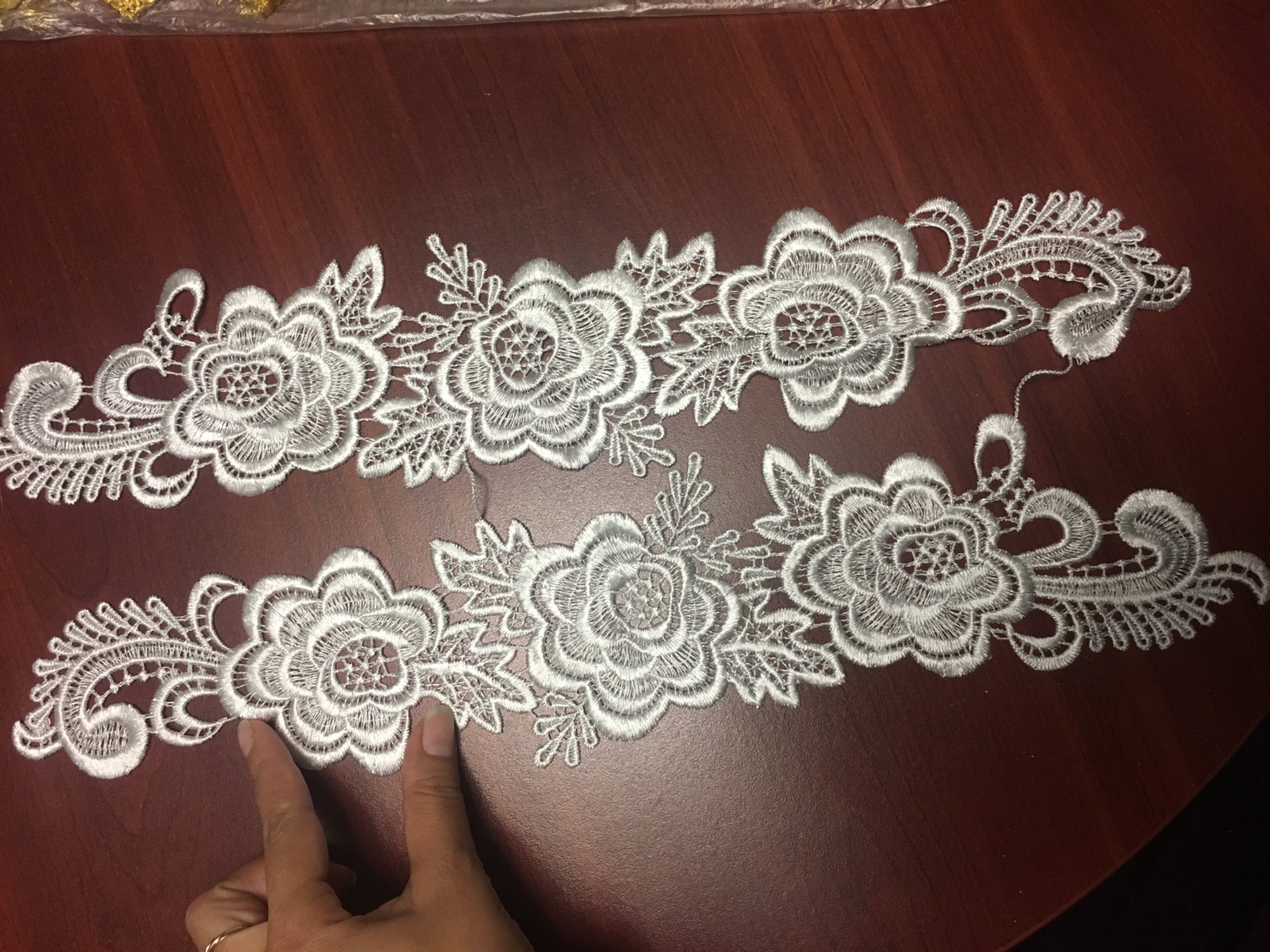 Фотография покупателя товара Аппликации пришивные «Лейсы», 42,5 × 9 см, пара, цвет белый - Фото 3