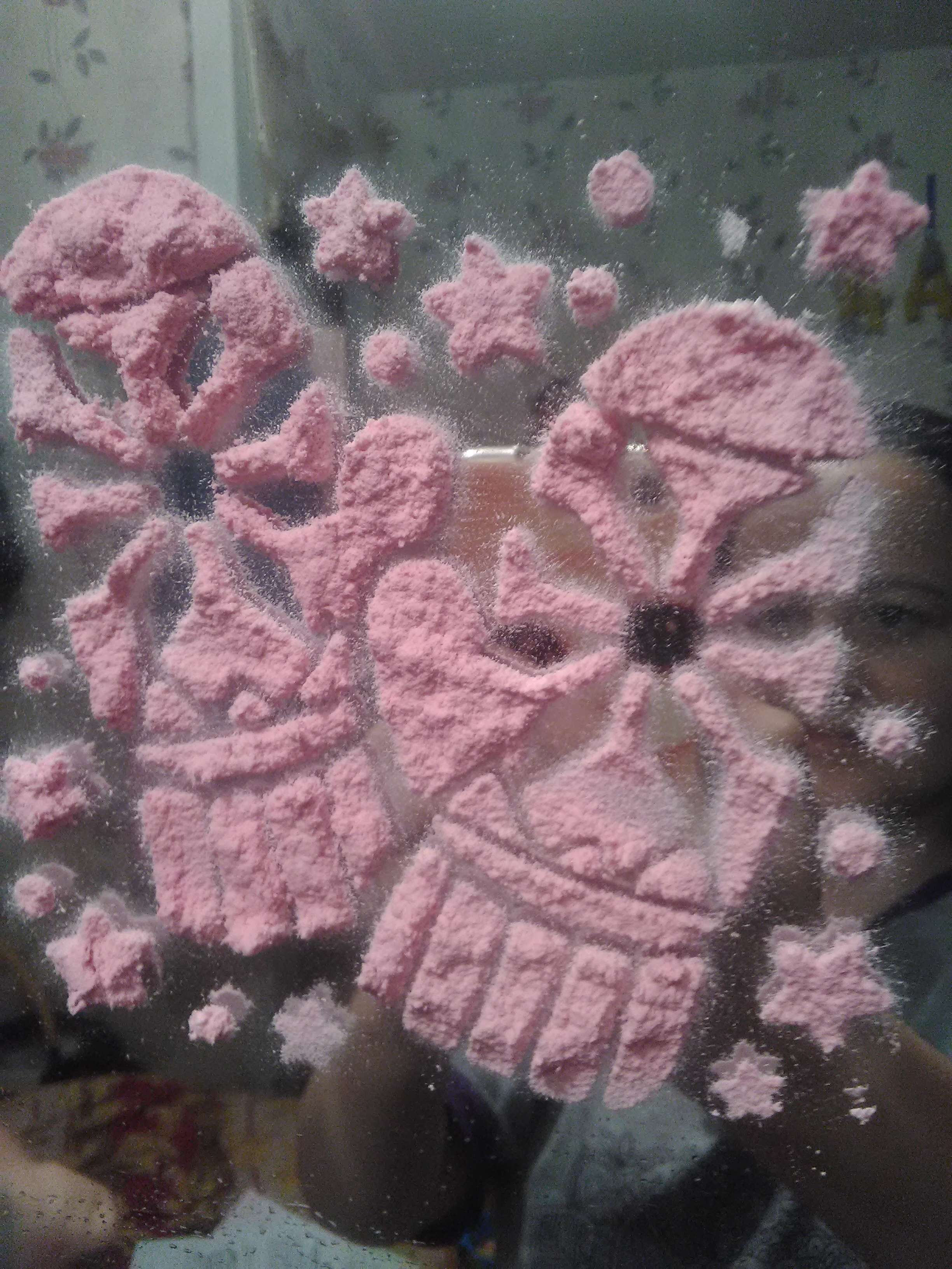 Фотография покупателя товара Спрей «Иней. Зимние узоры», с трафаретами, цвет розовый