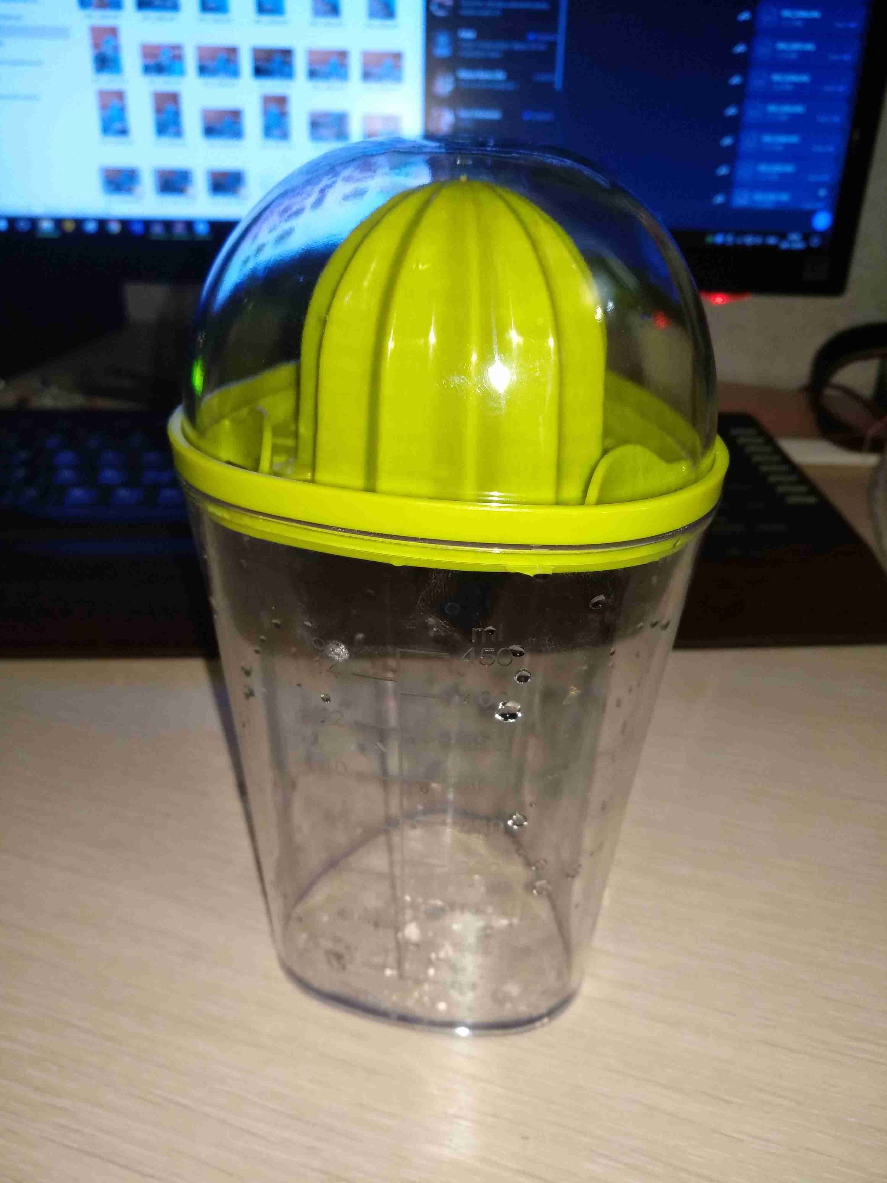 Фотография покупателя товара Овощерезка спиральная/соковыжималка с контейнером Доляна, 2 в 1, 10×9,9×8,6 см, цвет зелёный, белый - Фото 2