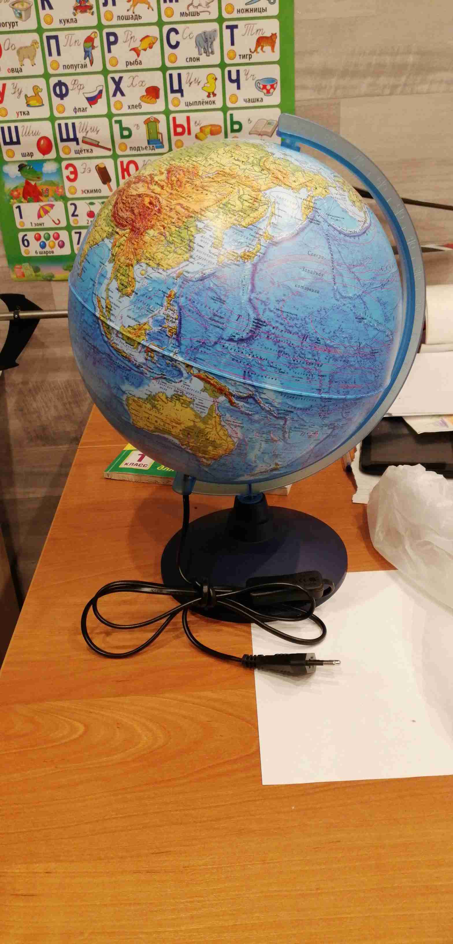Фотография покупателя товара Глoбус физико-политический "Классик Евро", диаметр 250 мм, с подсветкой - Фото 3