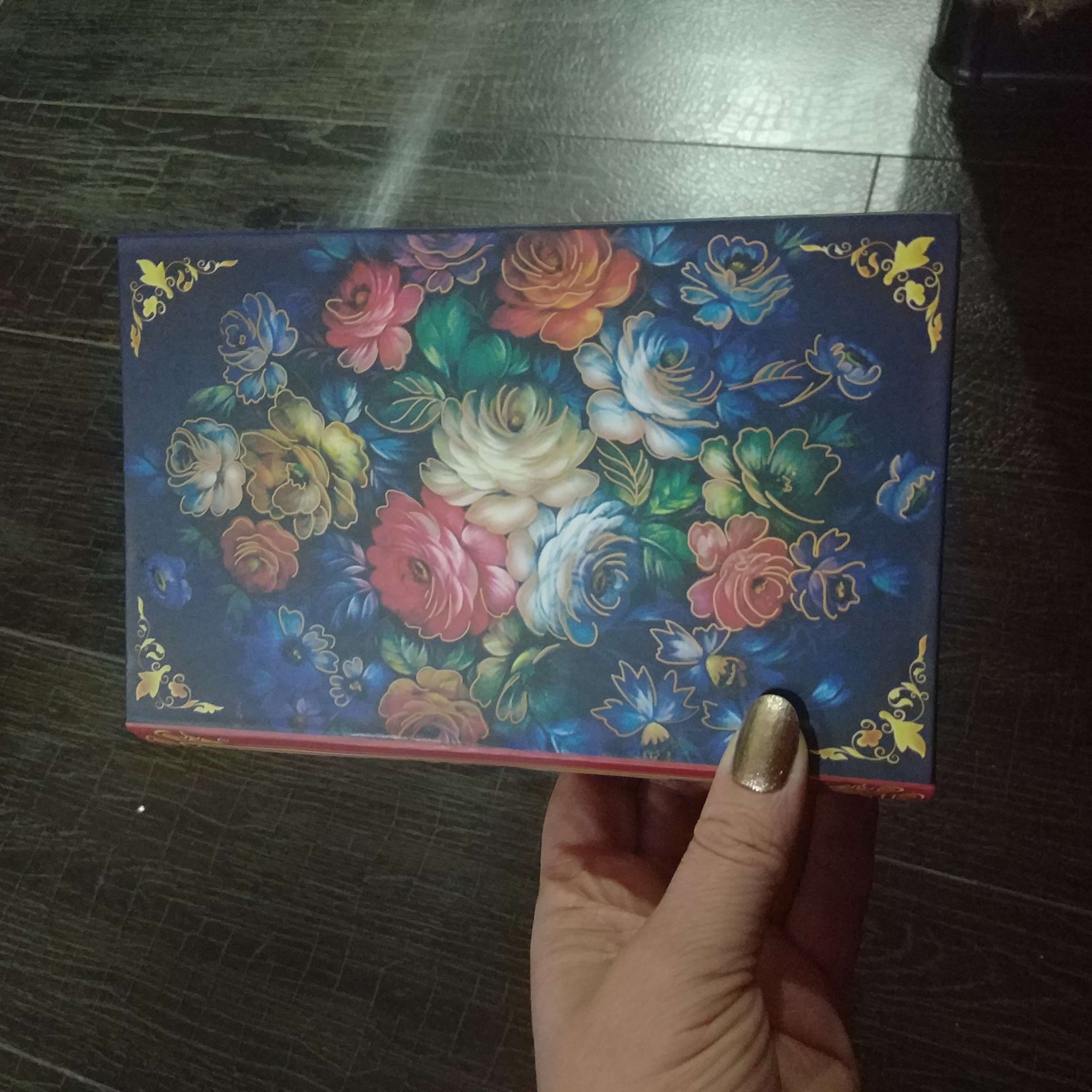 Фотография покупателя товара Коробка–книга подарочная «Русский стиль: жостово», 11 × 18 × 4.5 см - Фото 1