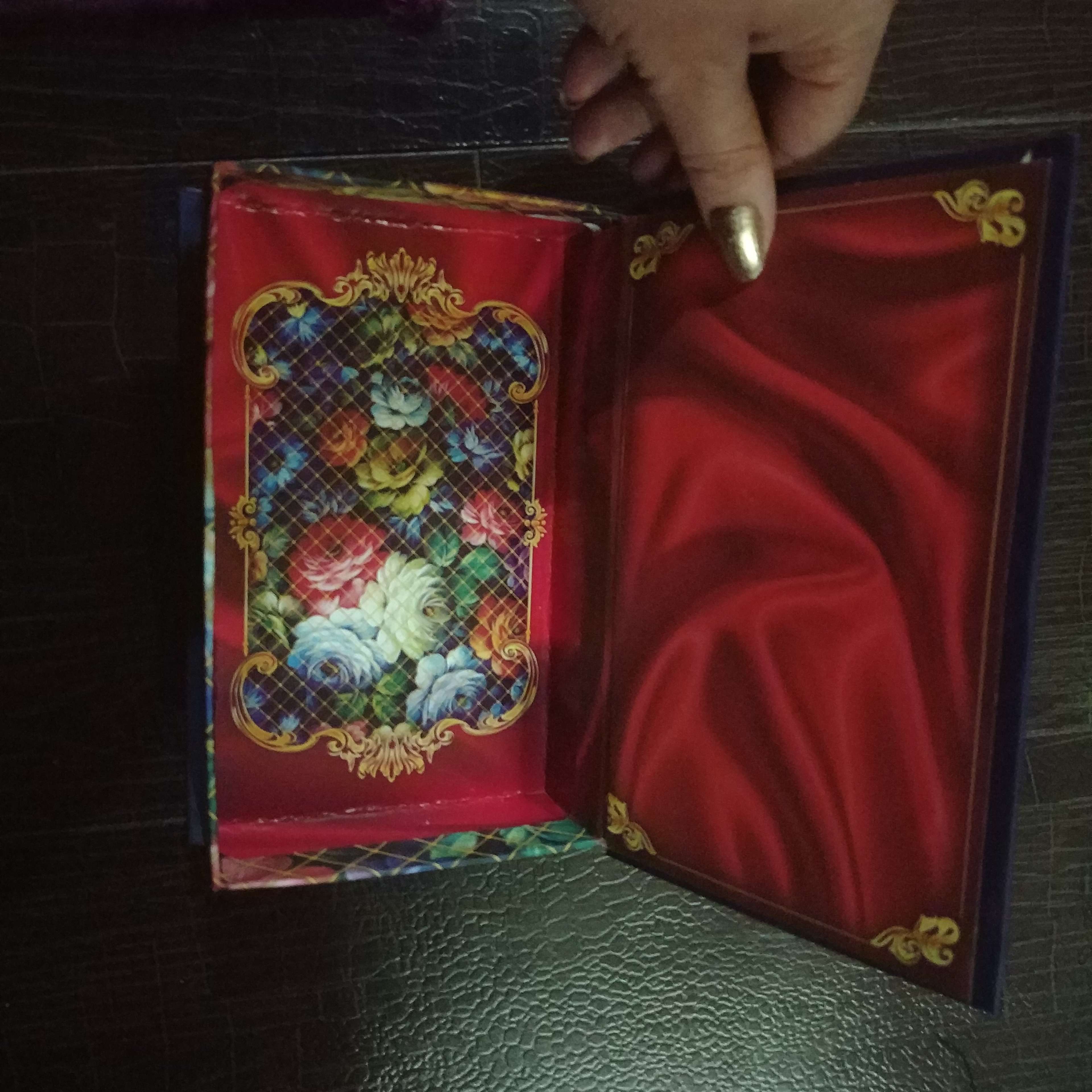 Фотография покупателя товара Коробка–книга подарочная «Русский стиль: жостово», 11 × 18 × 4.5 см - Фото 2
