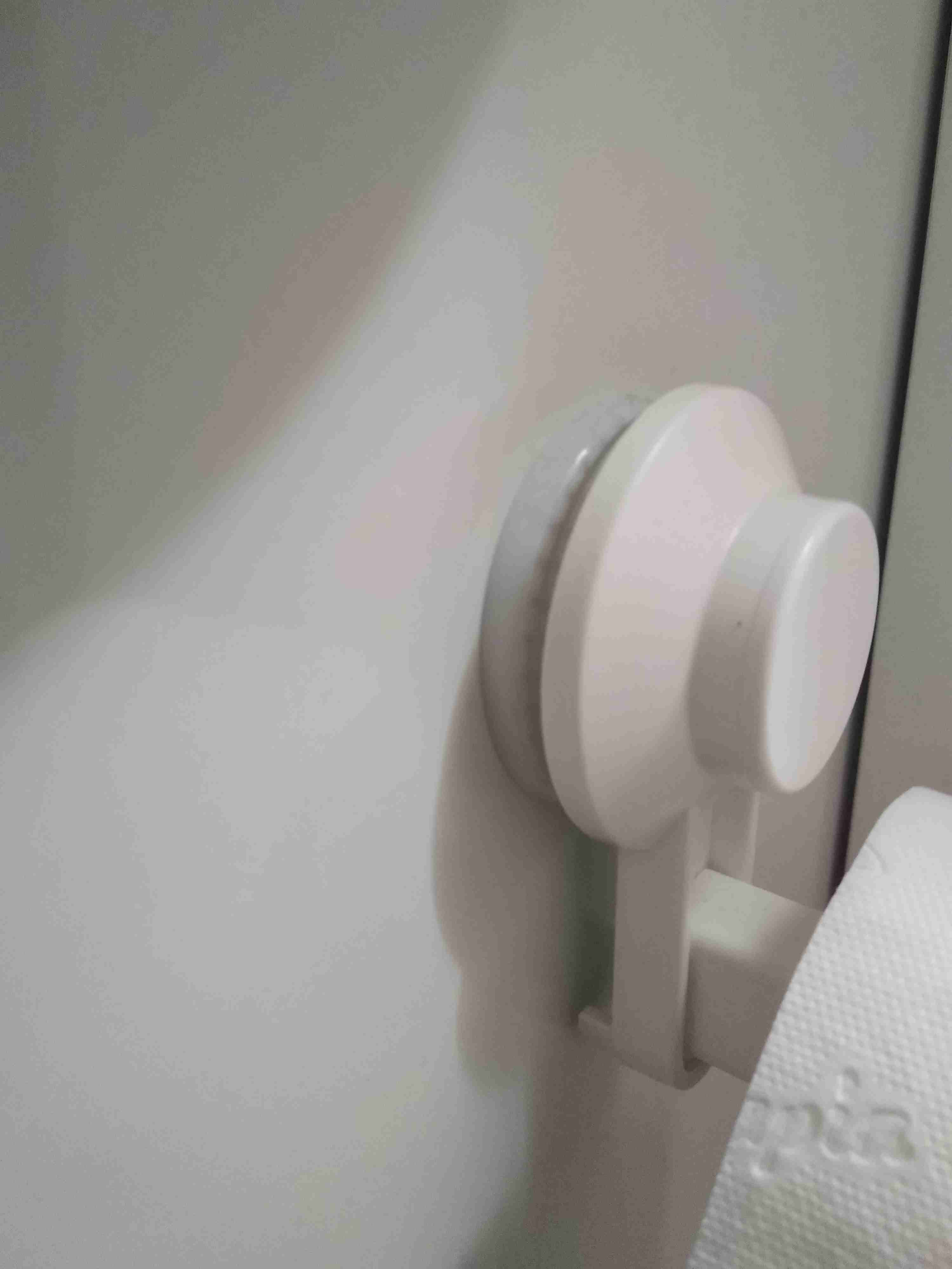 Фотография покупателя товара Держатель туалетной бумаги на присоске ТИСКЕН, цвет белый - Фото 2