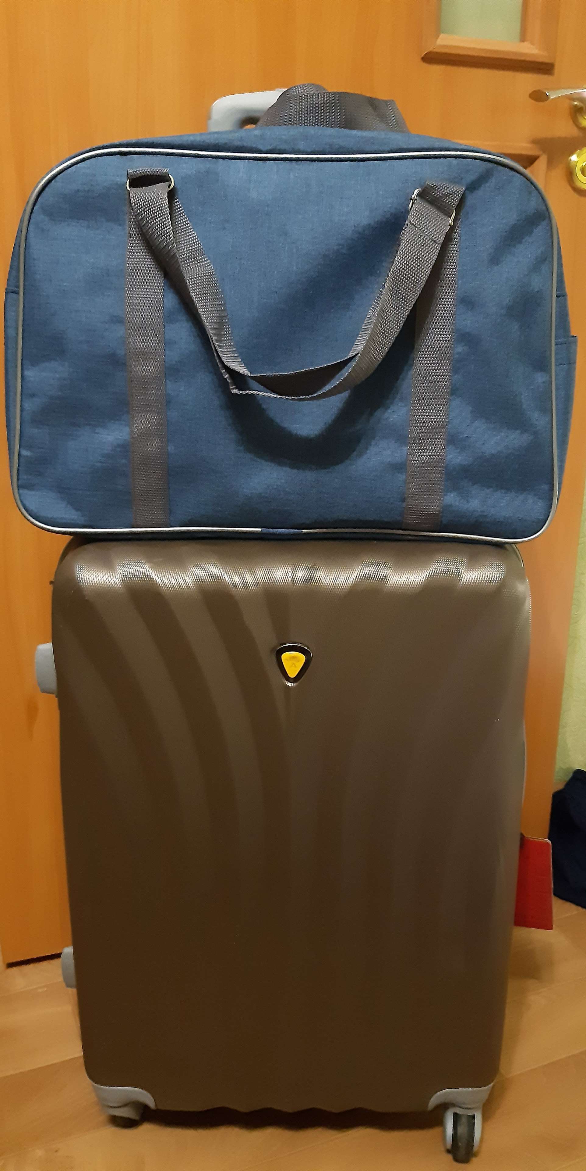 Фотография покупателя товара Сумка дорожная на молнии, наружный карман, держатель для чемодана, цвет серый - Фото 5