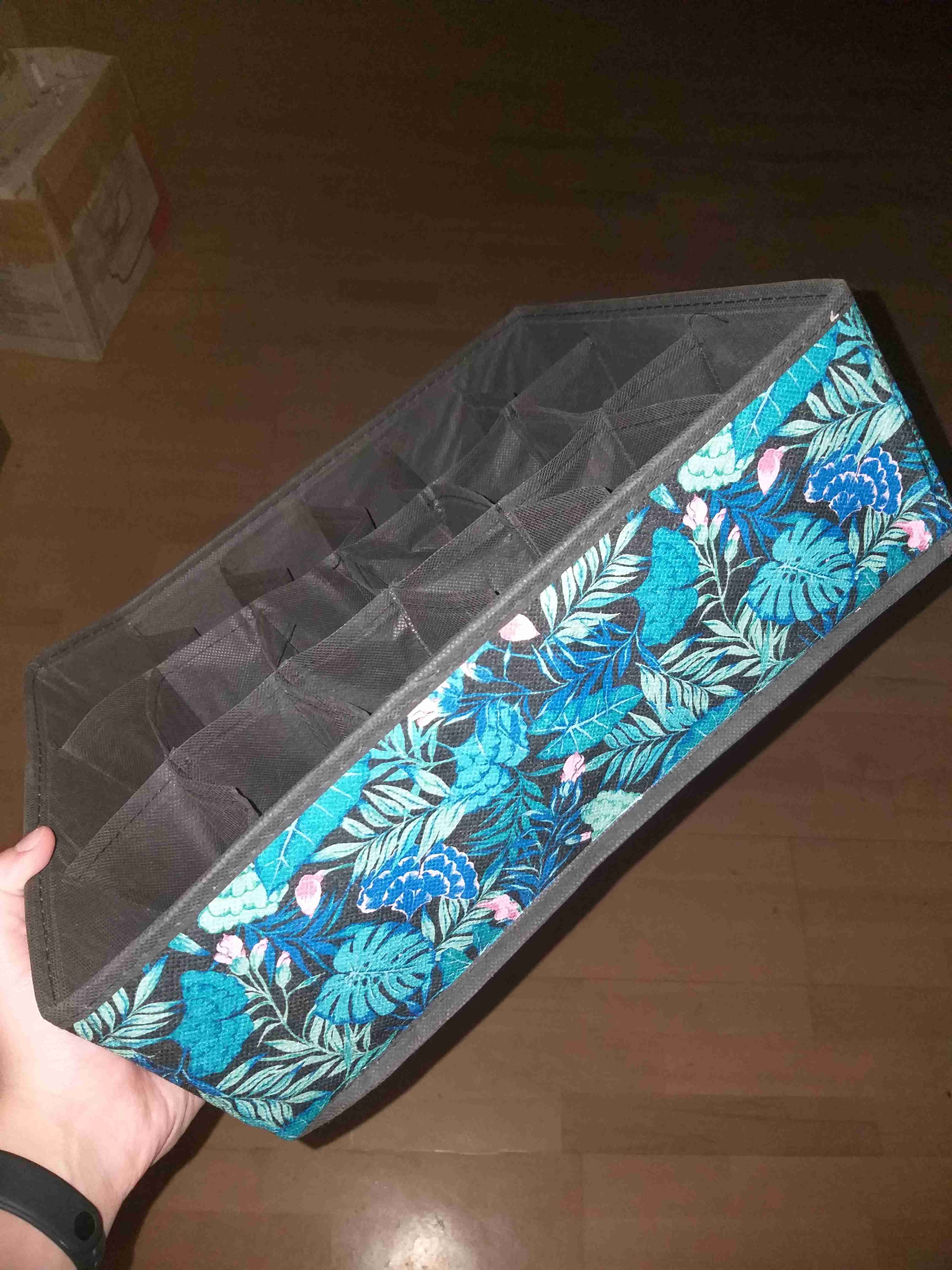 Фотография покупателя товара Органайзер для хранения белья Доляна «Тропики», 18 отделений, 35×30×12 см, цвет синий - Фото 3