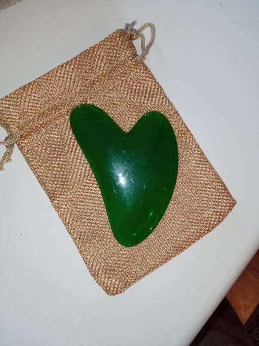 Фотография покупателя товара Массажёр гуаша «Сердце», 8.5×5.5 см, цвет изумрудный - Фото 8