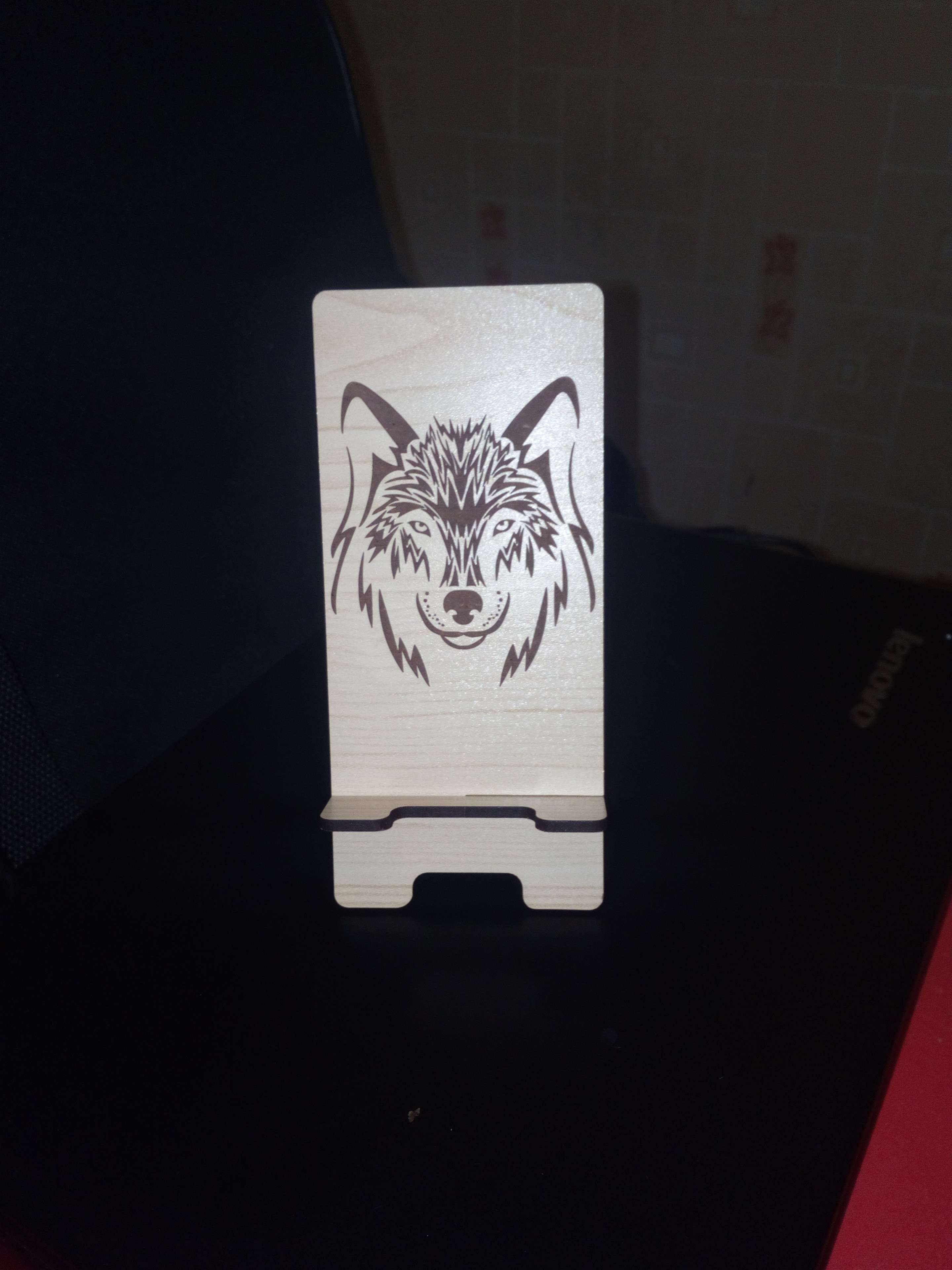 Фотография покупателя товара Подставка под телефон «Волк», 7×8×15 см - Фото 1