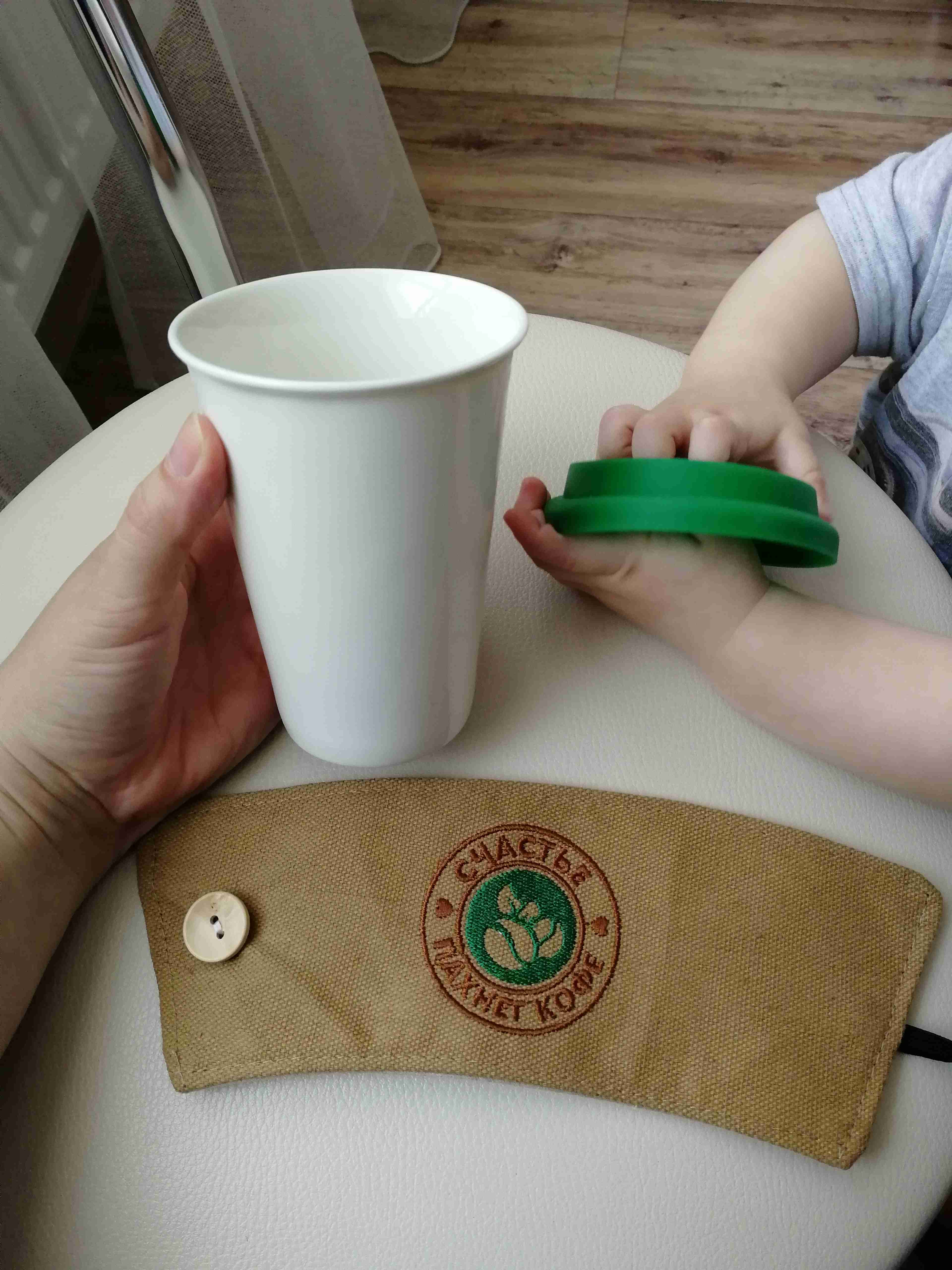 Фотография покупателя товара Стакан с крышкой «Счастье пахнет кофе», керамический, в чехле, 360 мл - Фото 2