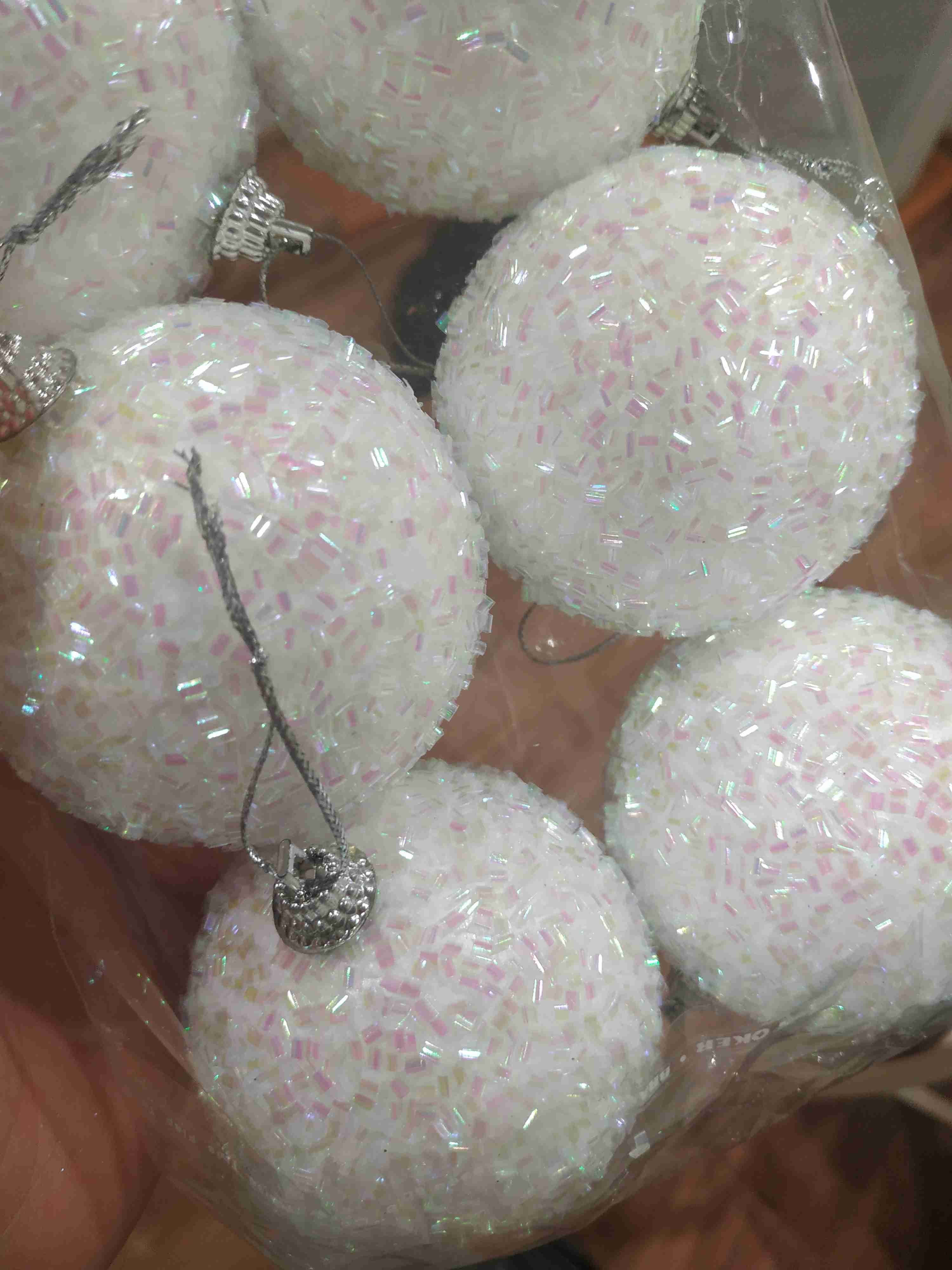 Фотография покупателя товара Ёлочные игрушки «Пушинка - бисер», шары новогодние, d=5.5 см, набор 6 шт., белый - Фото 7