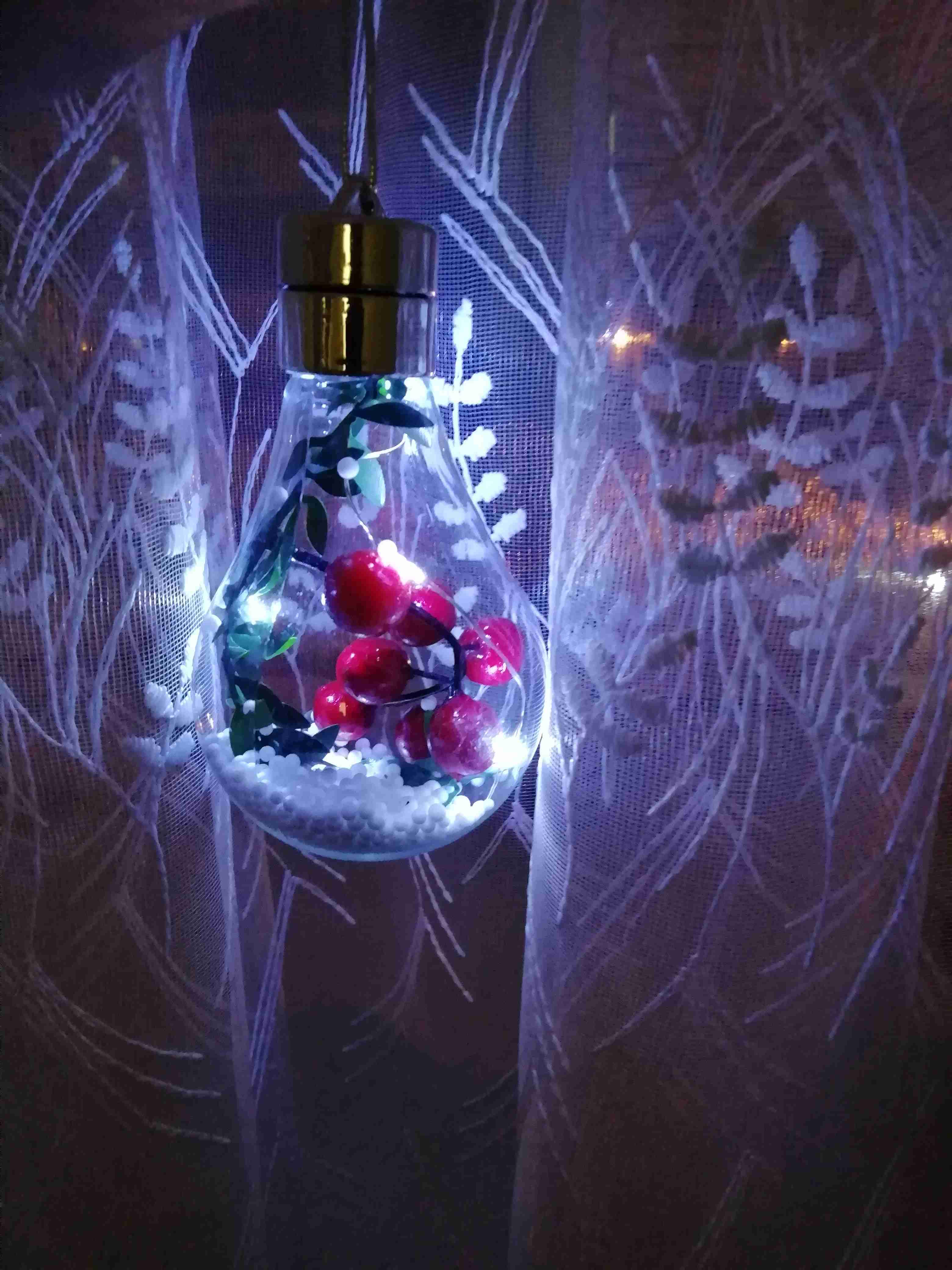 Фотография покупателя товара Ёлочный шар «Ягоды», батарейки, 5 LED, свечение белое